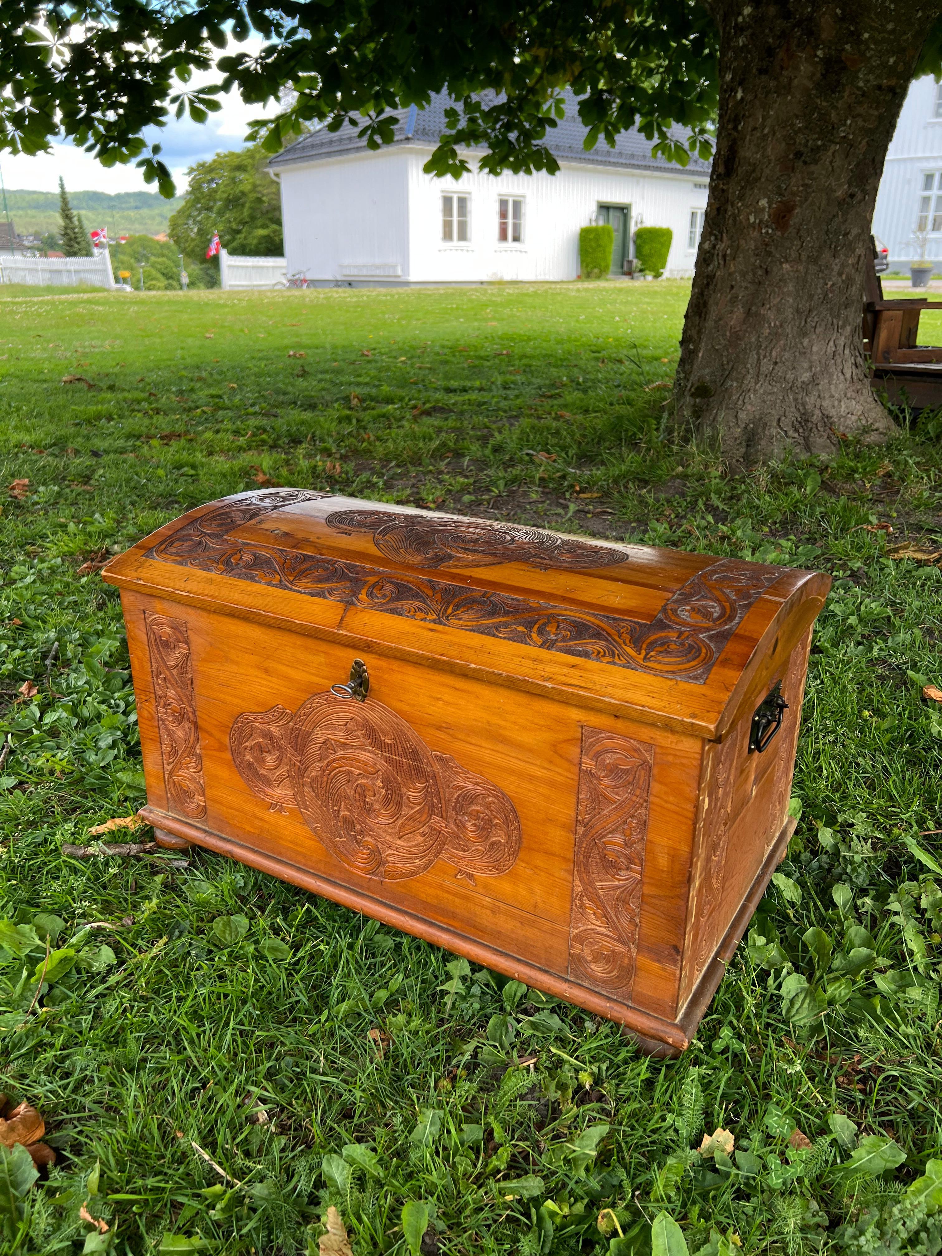 Hand-Crafted Dated 1942 Handcrafted Nature Pine Trunk by Magnus Dagestad(1865-1957), Norway For Sale