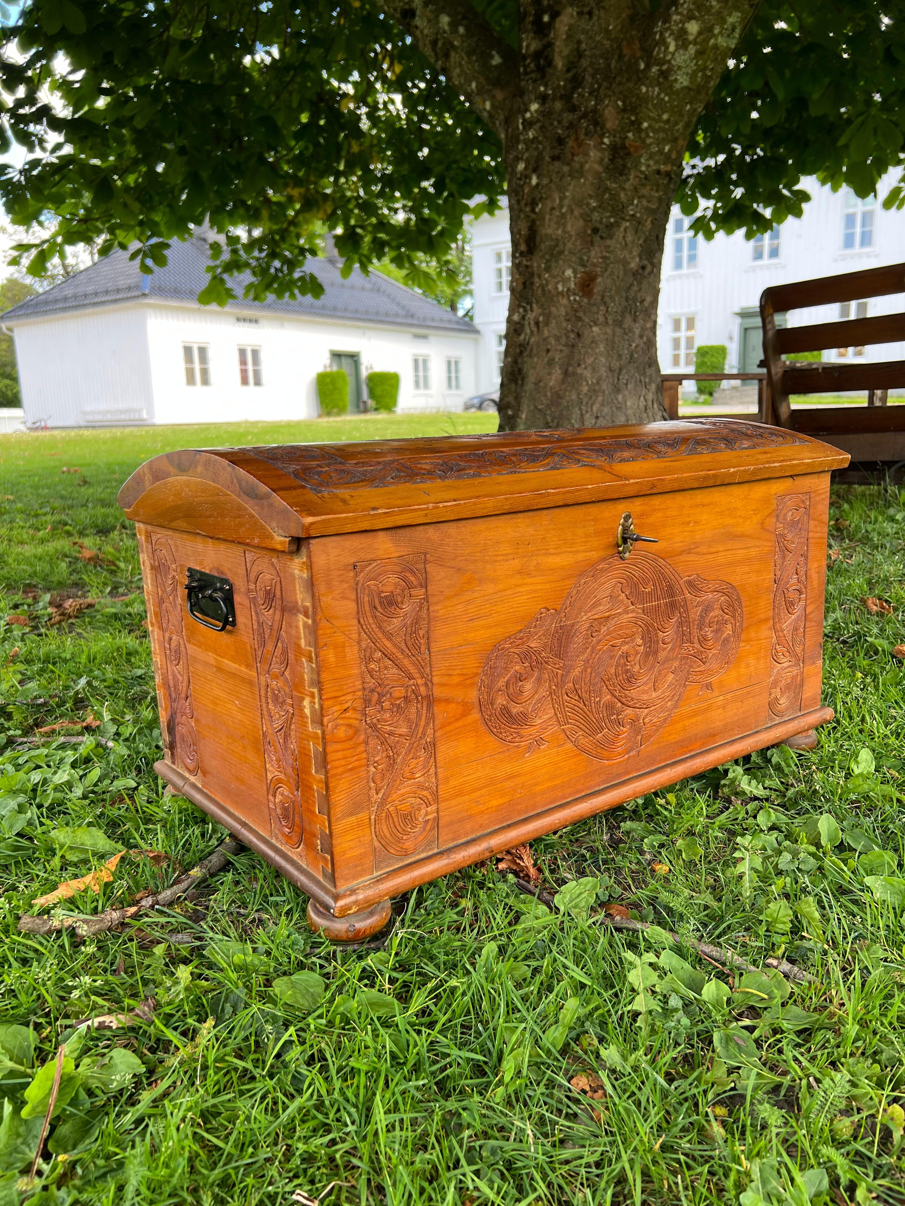 Dated 1942 Handcrafted Nature Pine Trunk by Magnus Dagestad(1865-1957), Norway For Sale 1