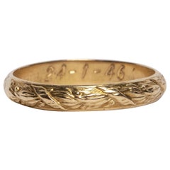 Dated 1946 Vintage Carved 14 Karat Yellow Gold Band