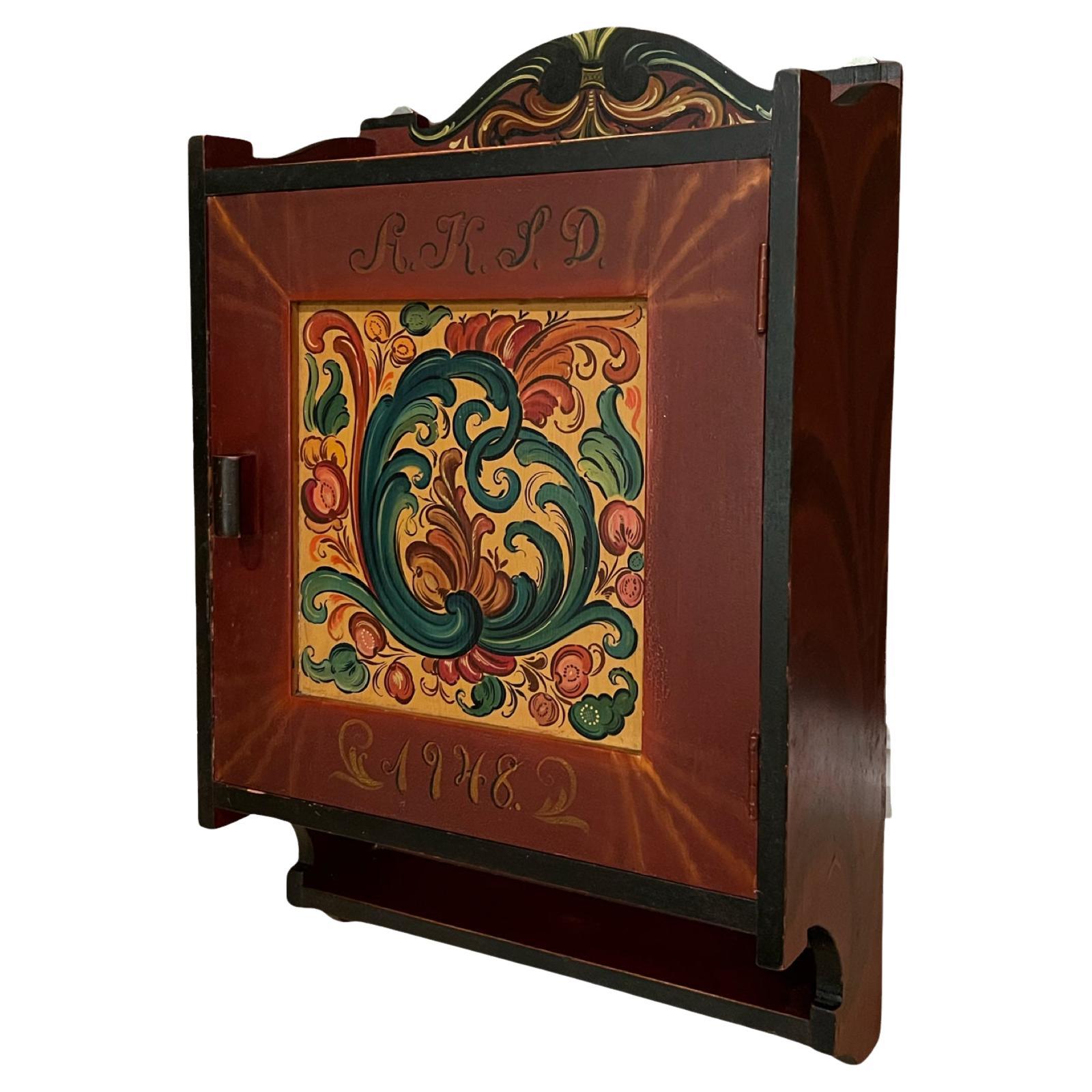 Datato 1948 - Armadio RUSTICO da parete Rosemaling d'epoca, dipinto a mano, Norvegia in vendita