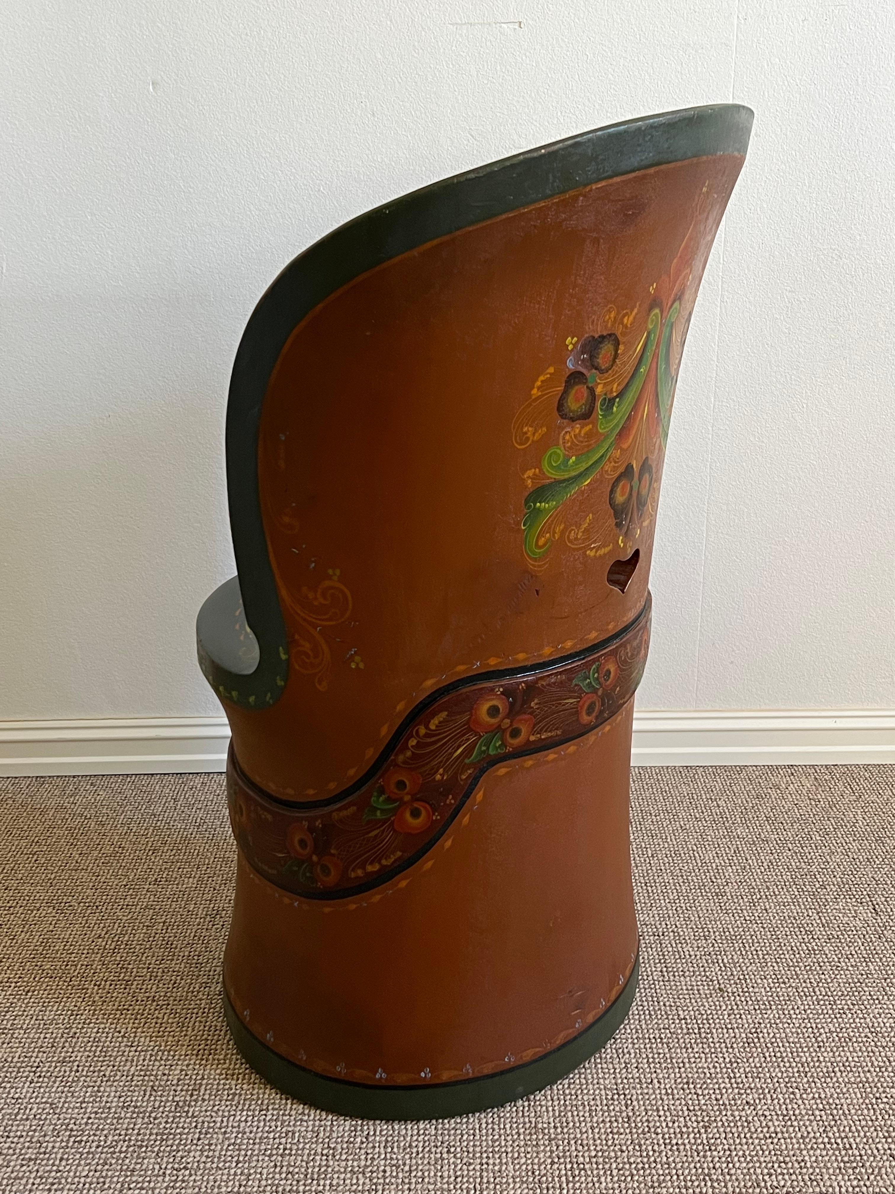 Datiert 1951 Seltener Kubbestol, Telemark Rosemaling von Jon Gjelstad, Norwegen im Angebot 2