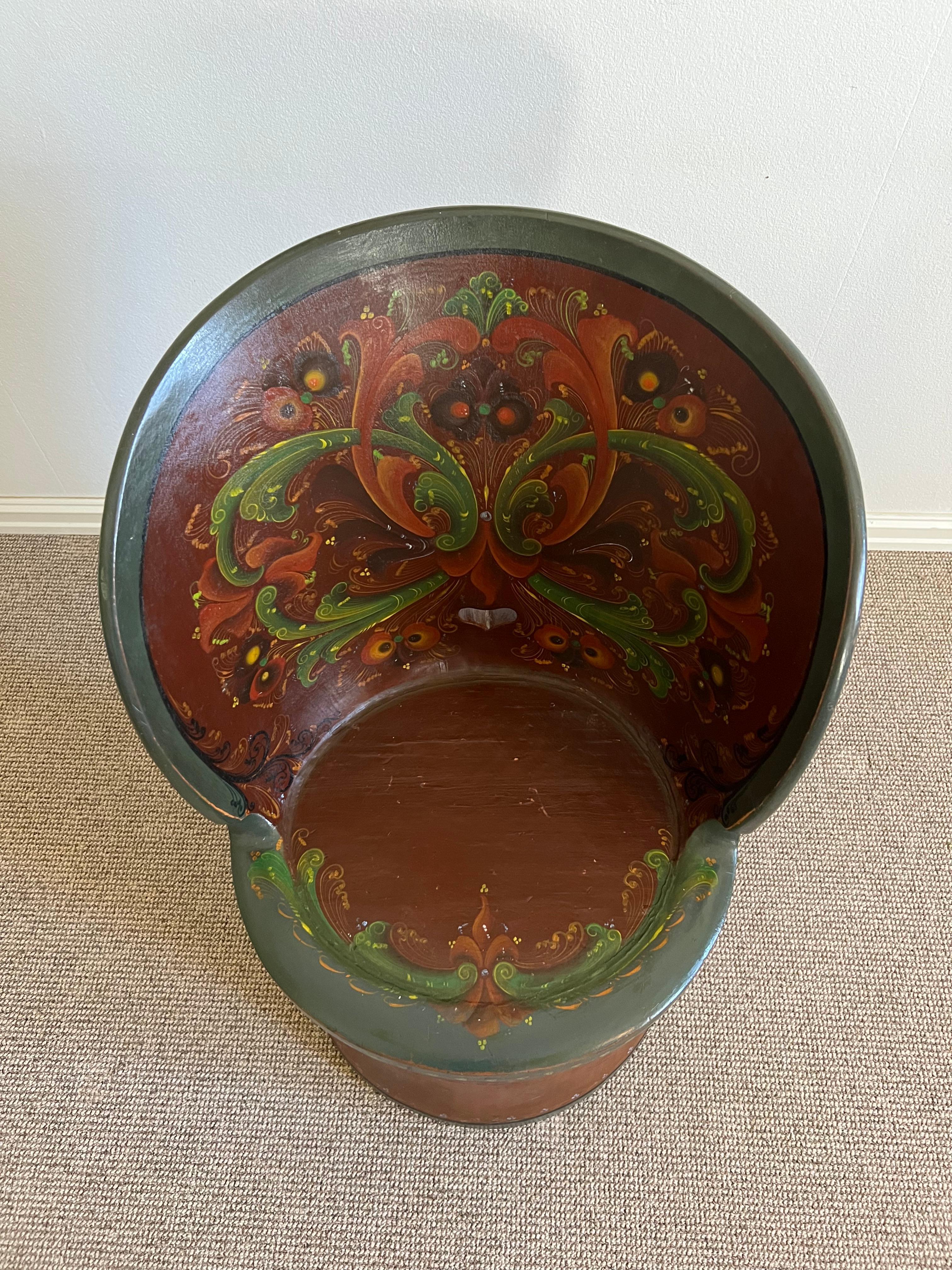 Datiert 1951 Seltener Kubbestol, Telemark Rosemaling von Jon Gjelstad, Norwegen im Angebot 5