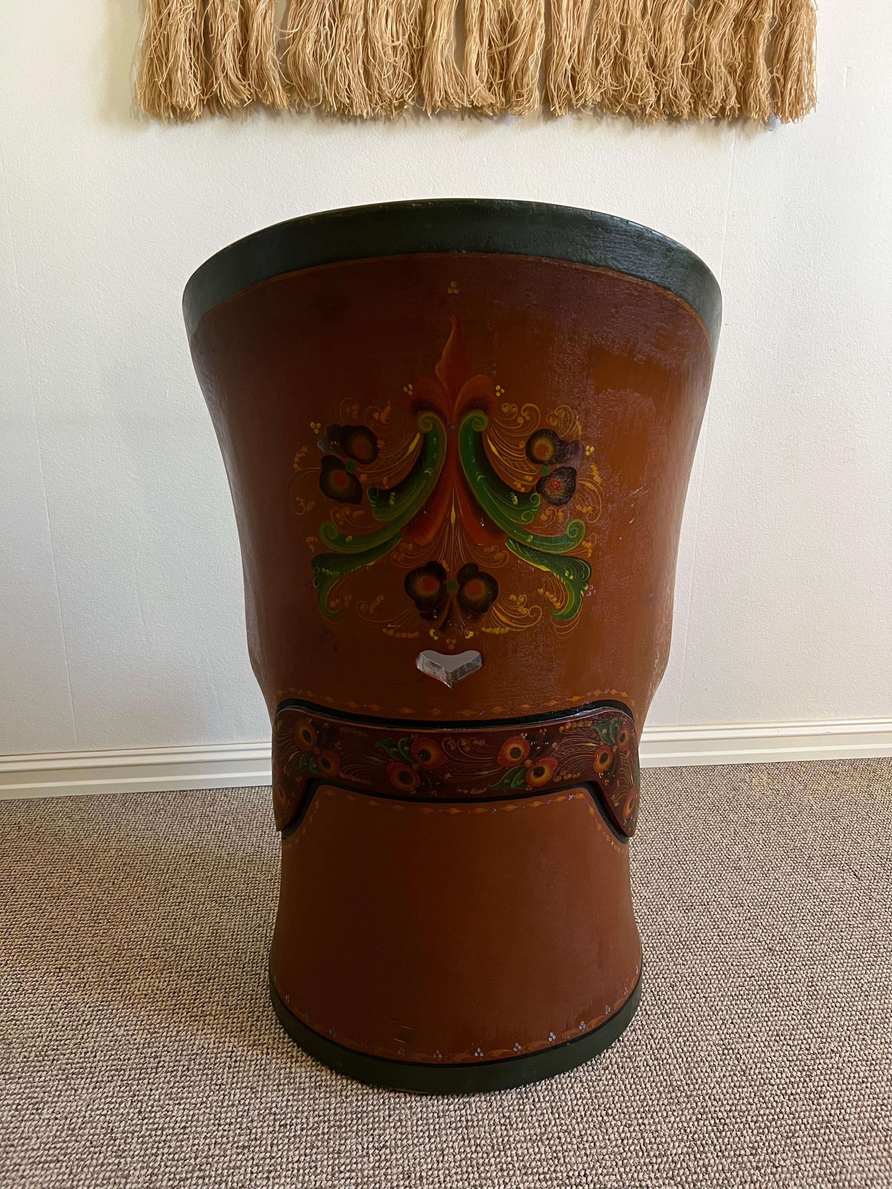 Datiert 1951 Seltener Kubbestol, Telemark Rosemaling von Jon Gjelstad, Norwegen im Angebot 12