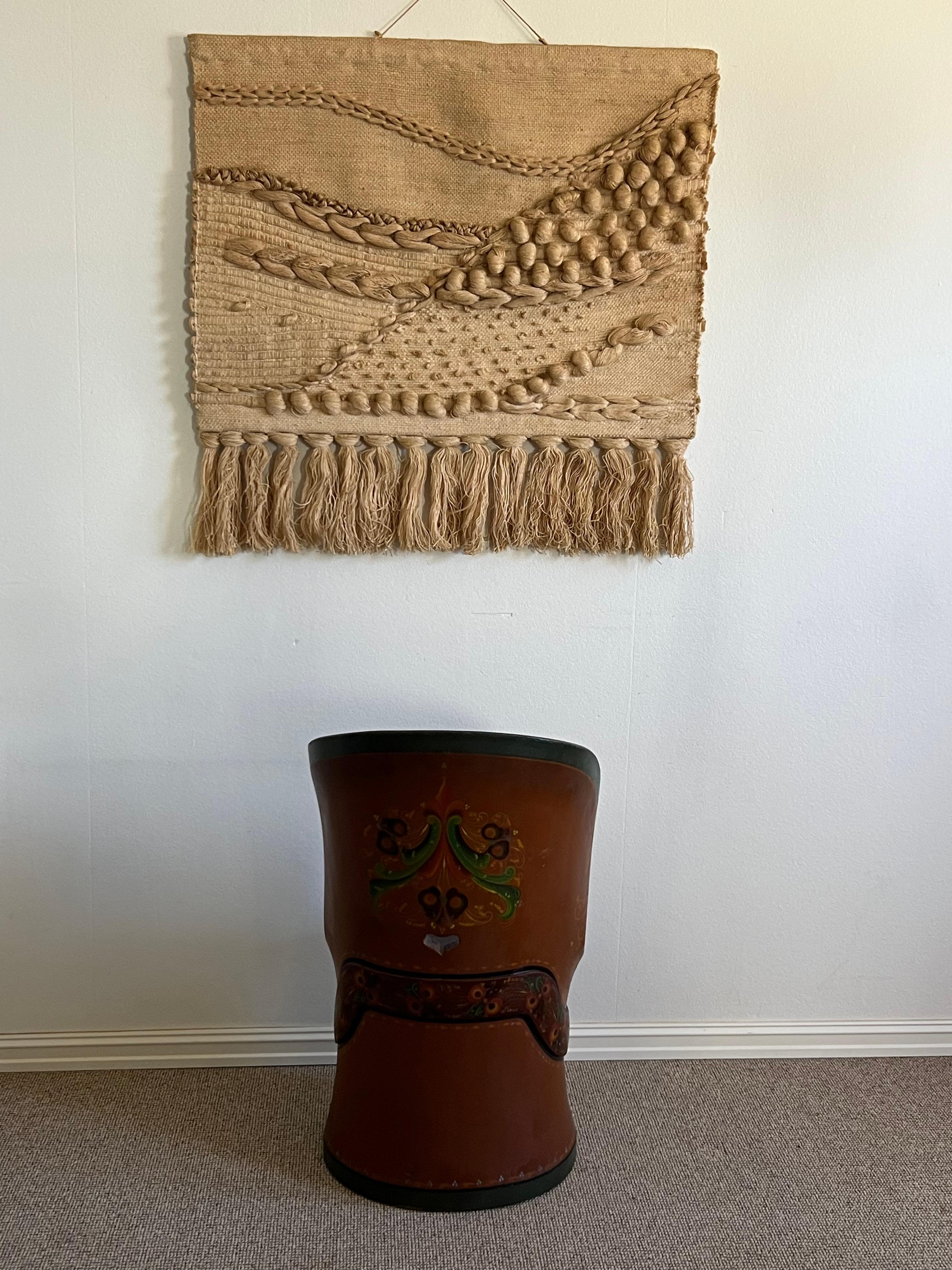 Datiert 1951 Seltener Kubbestol, Telemark Rosemaling von Jon Gjelstad, Norwegen (Norwegisch) im Angebot