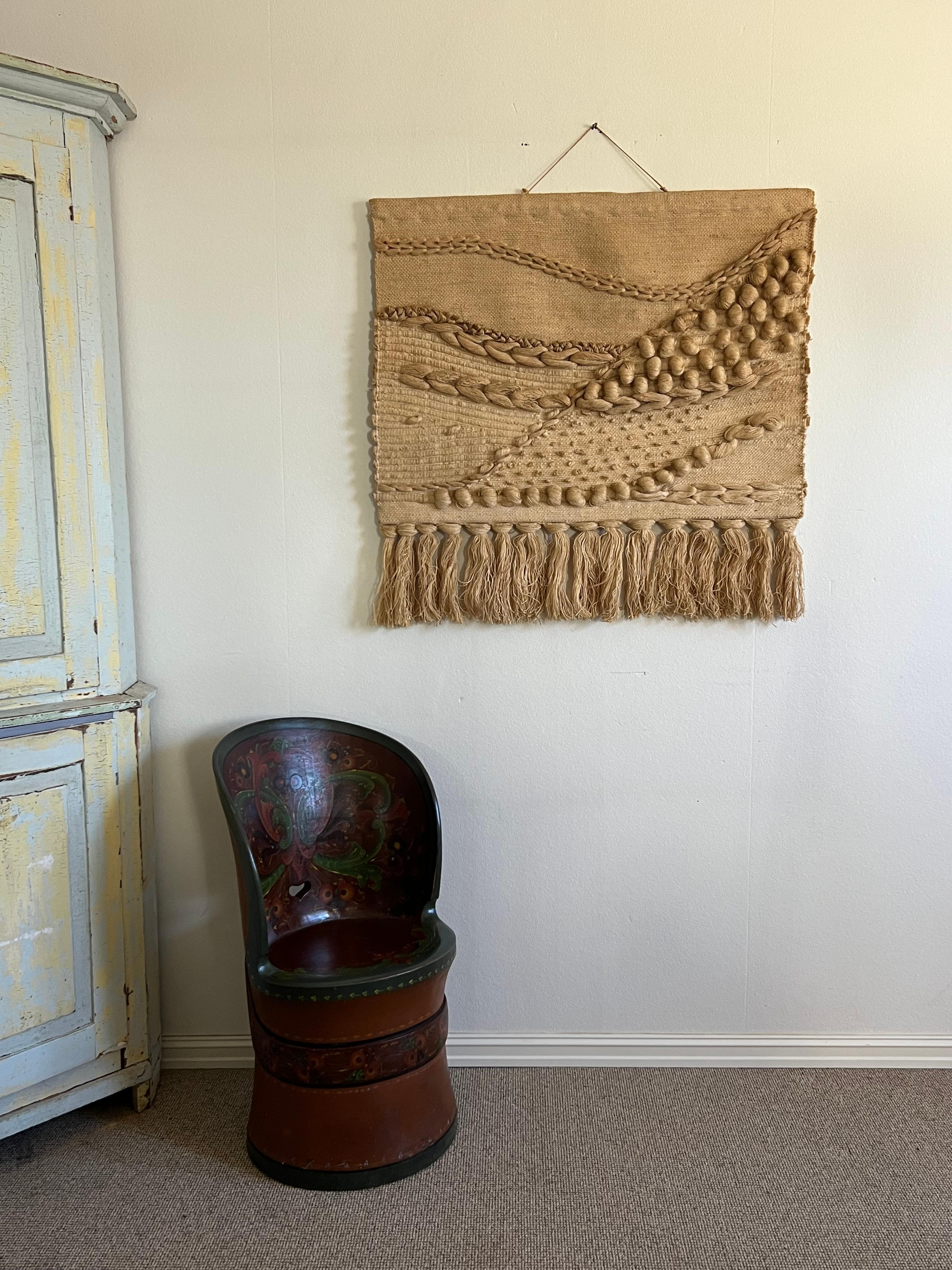 Datiert 1951 Seltener Kubbestol, Telemark Rosemaling von Jon Gjelstad, Norwegen (Handgeschnitzt) im Angebot