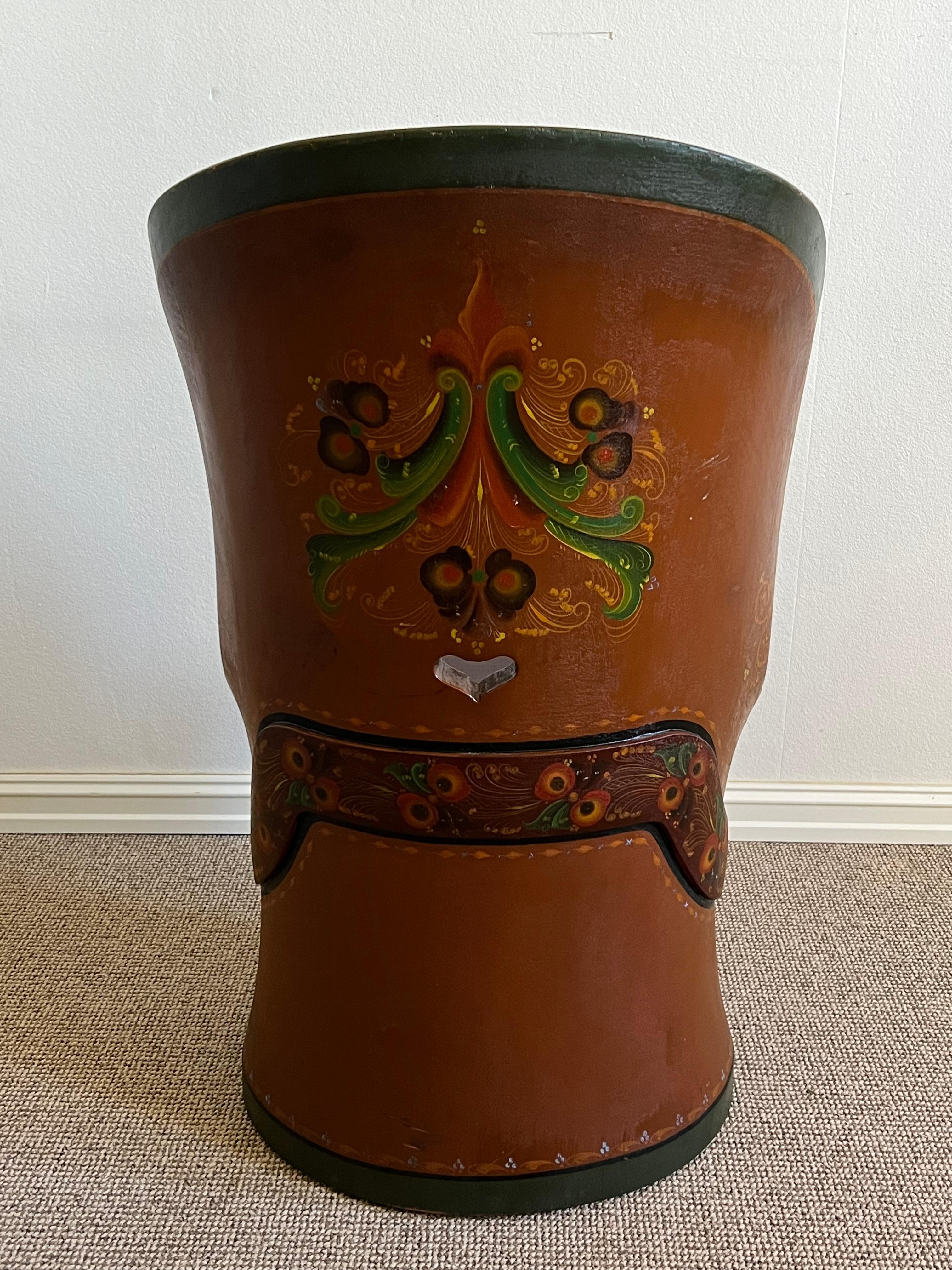 Datiert 1951 Seltener Kubbestol, Telemark Rosemaling von Jon Gjelstad, Norwegen im Angebot 1