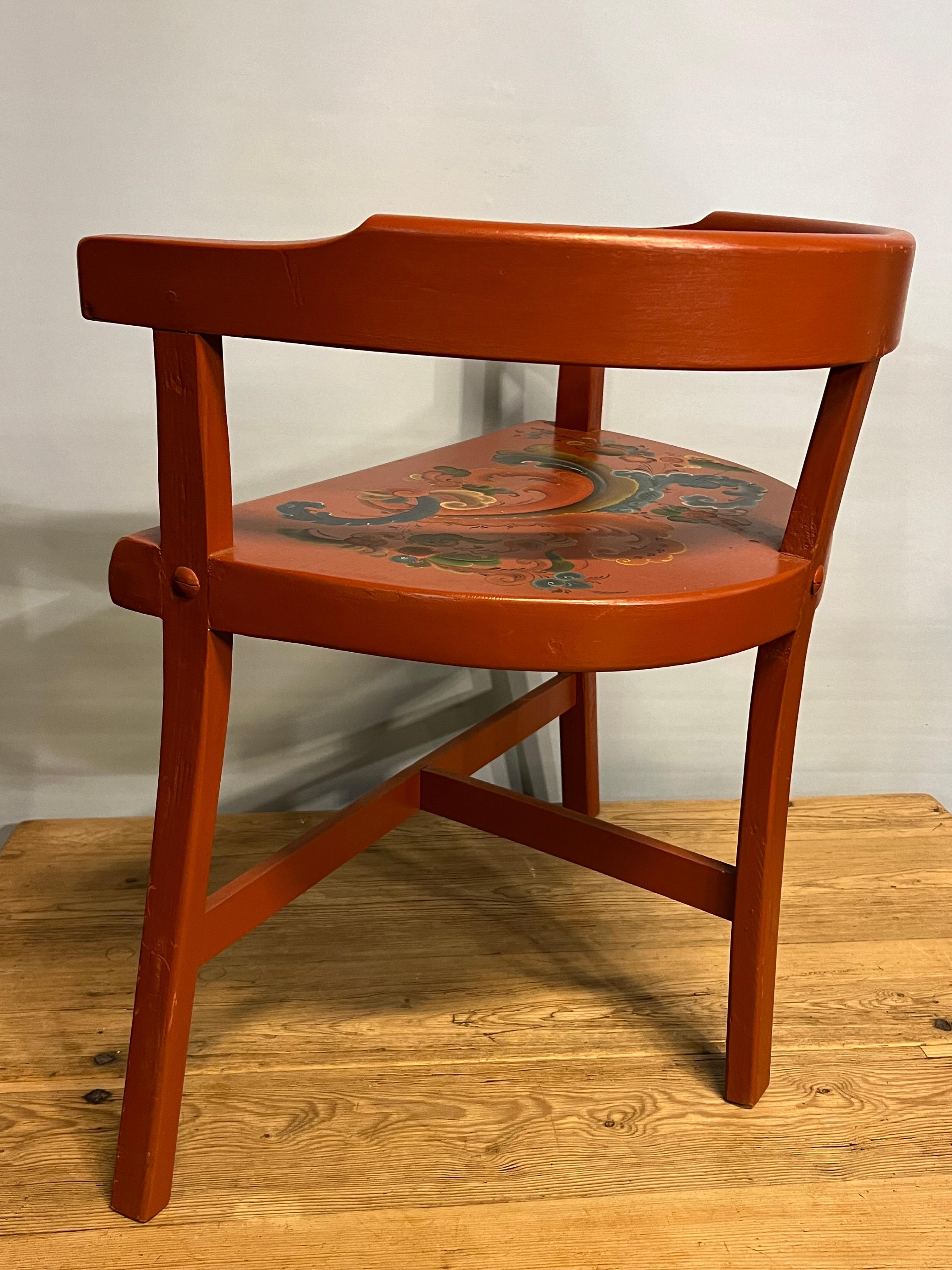 Fait main Fauteuil Rosemaling unique, artisanat scandinave, ferme/cabane, daté de 1967 en vente