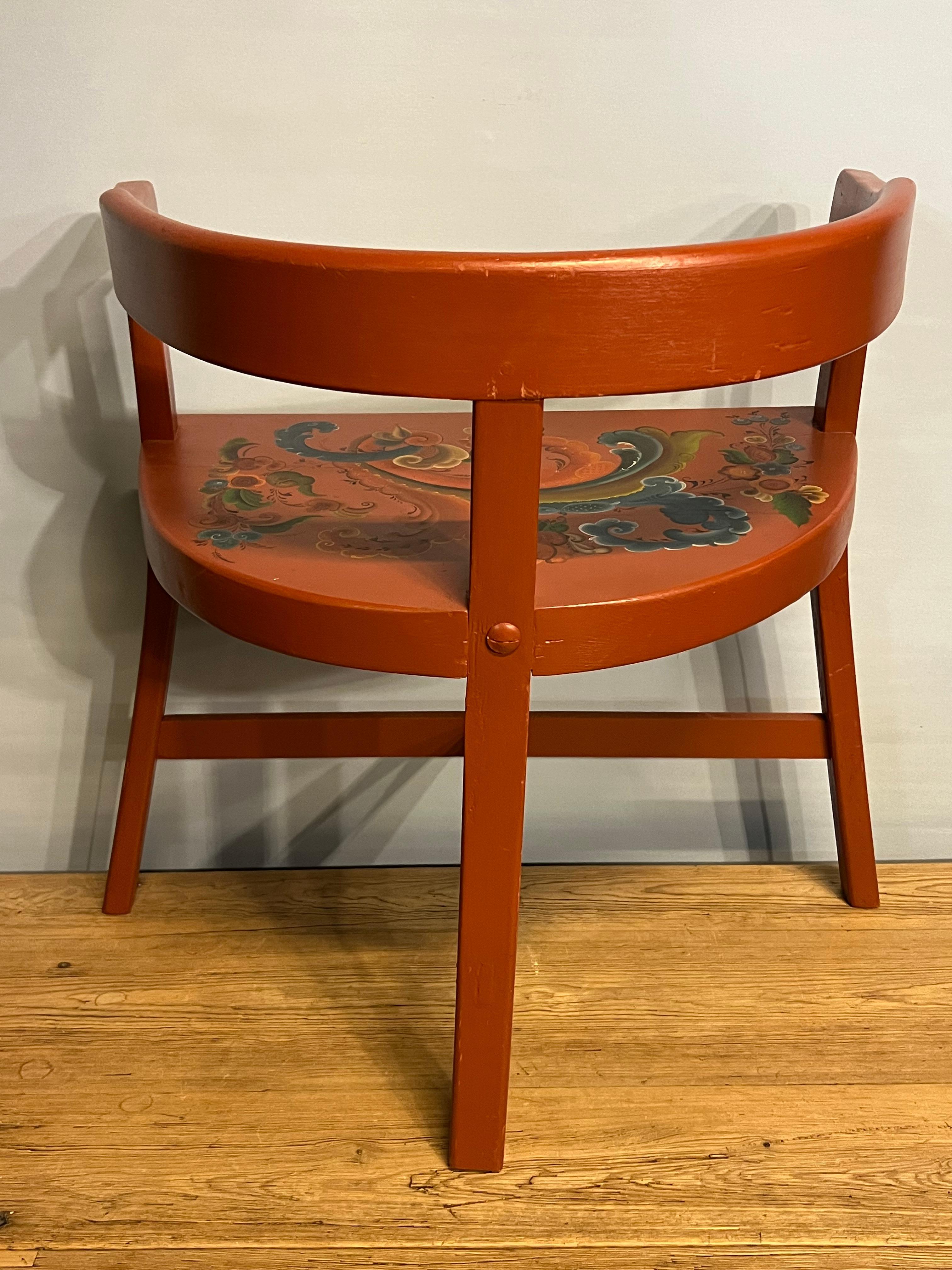 Fauteuil Rosemaling unique, artisanat scandinave, ferme/cabane, daté de 1967 Bon état - En vente à Skien, NO