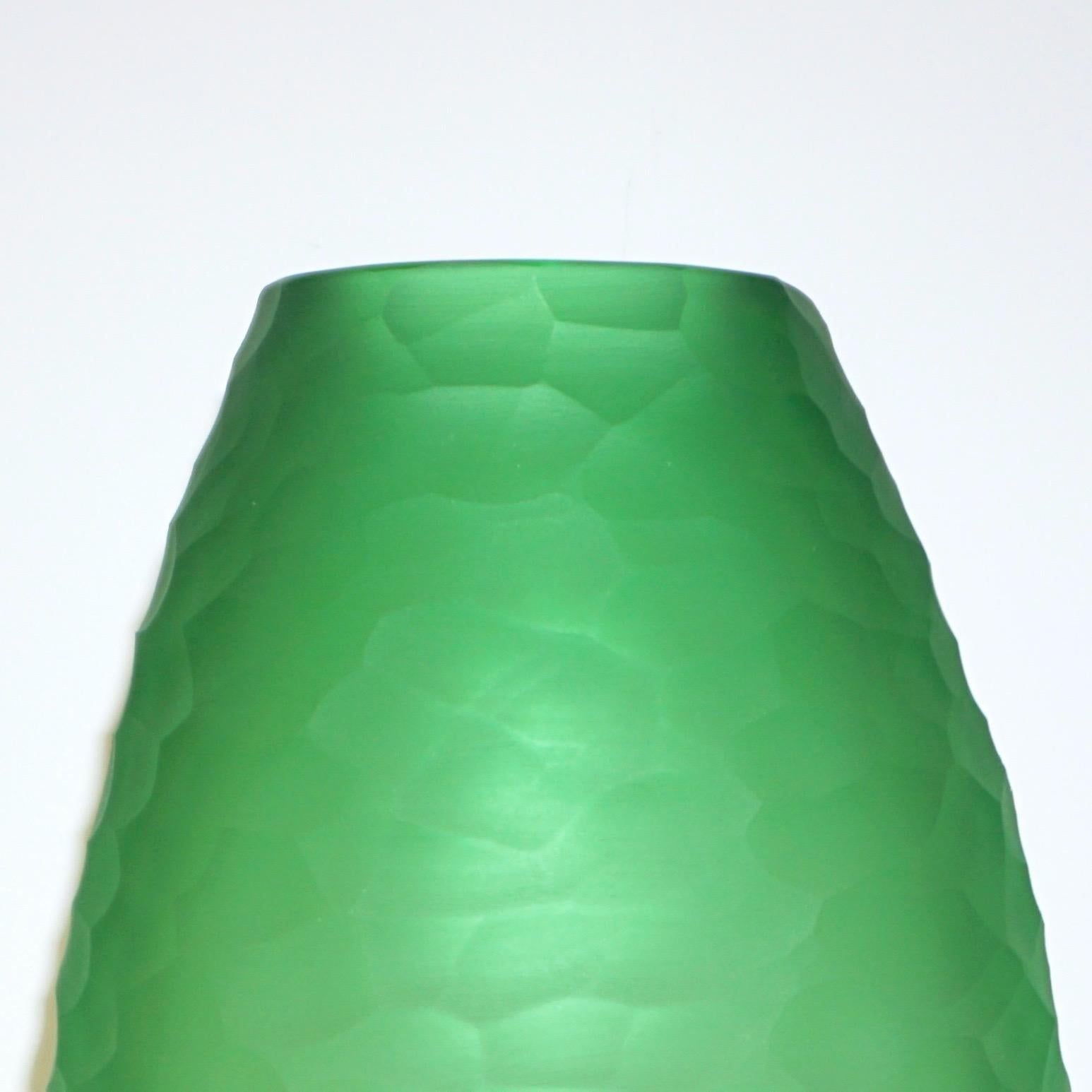 Hand-Carved Dated 2007 Modern Apple Green Murano Glass Vase Signed Vivarini & Schiavon