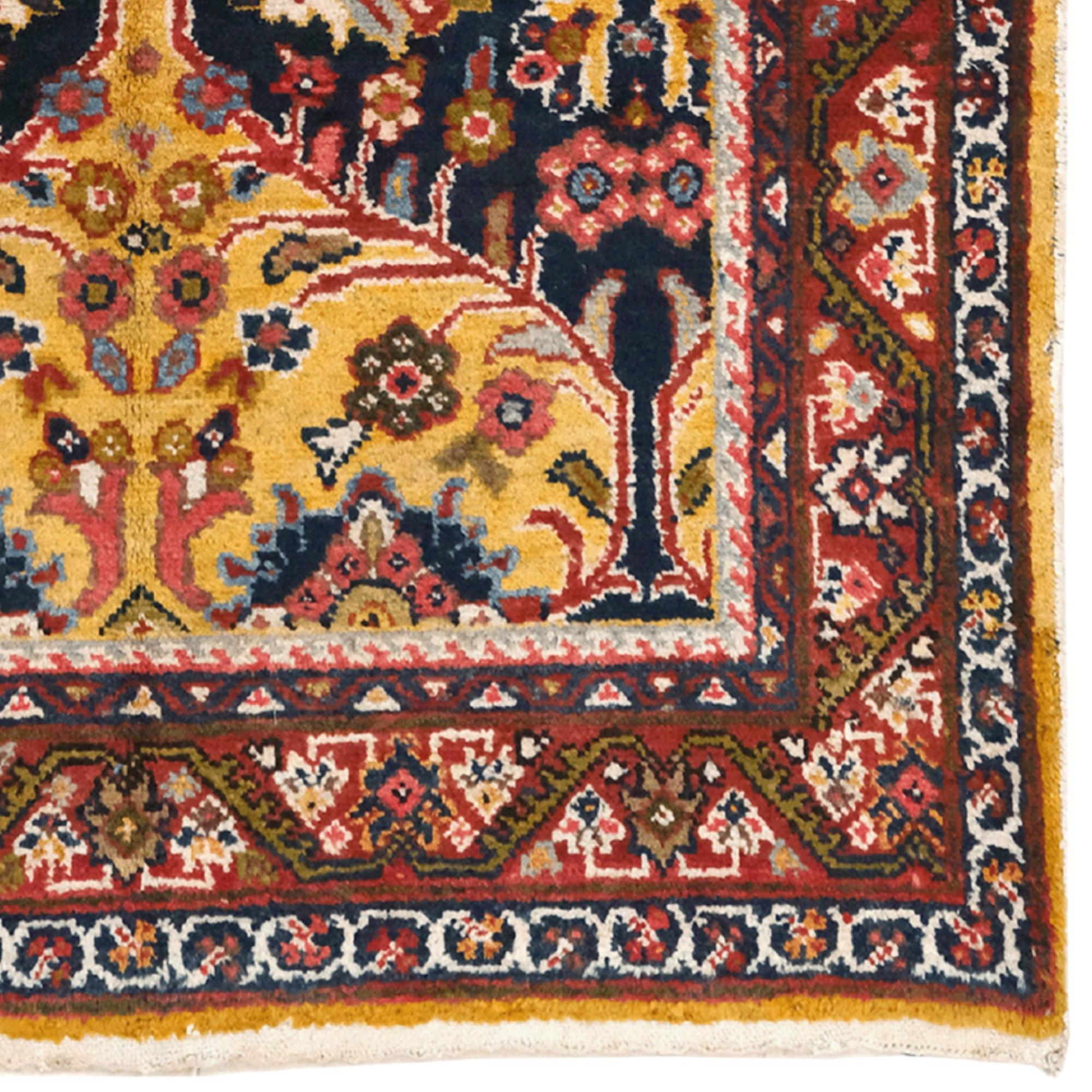 Dated Mahal Langer Teppich im Zustand „Gut“ im Angebot in Sultanahmet, 34
