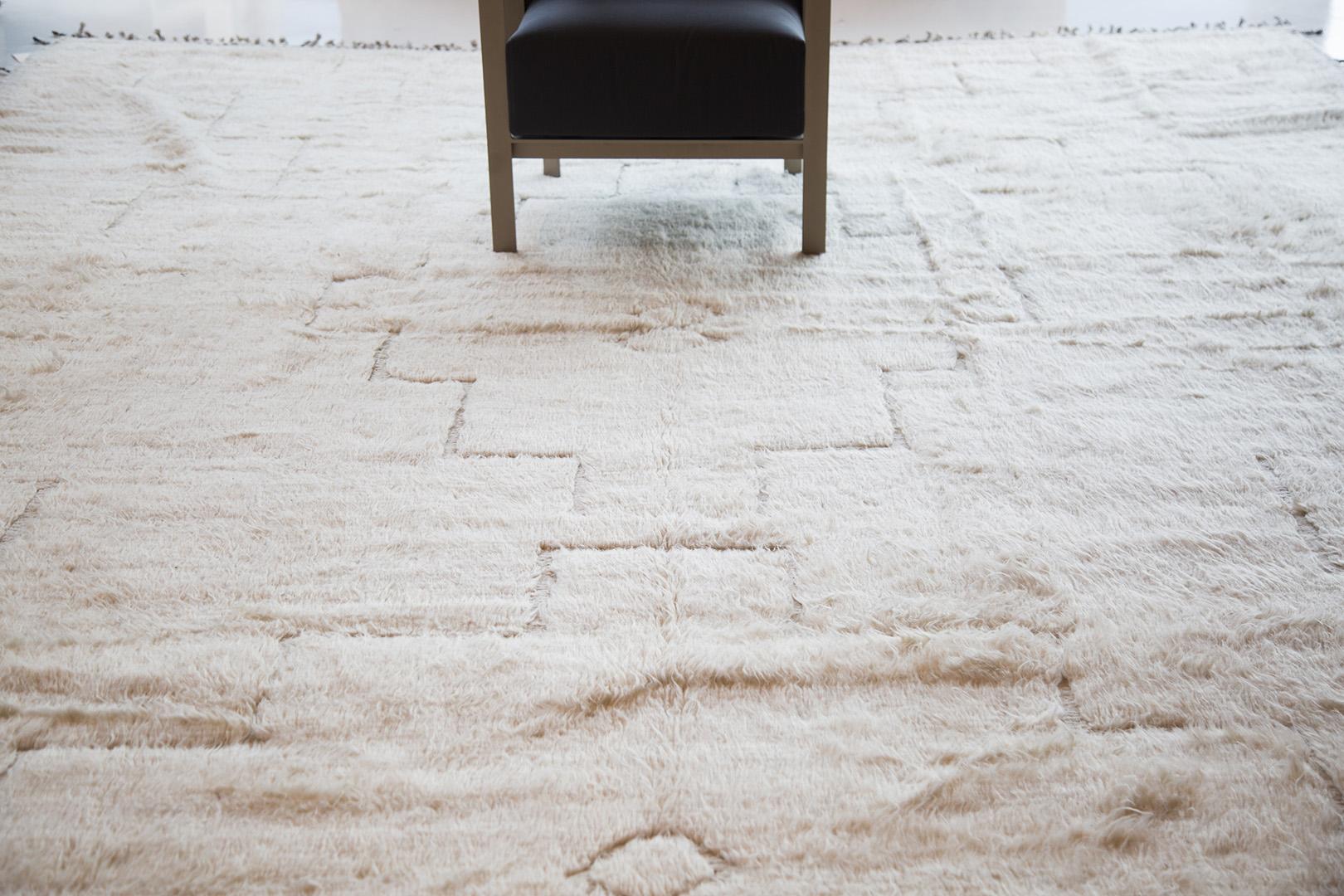 XXI secolo e contemporaneo Tappeto Datoo, Collezione Haute Bohemian di Mehraban Rugs in vendita