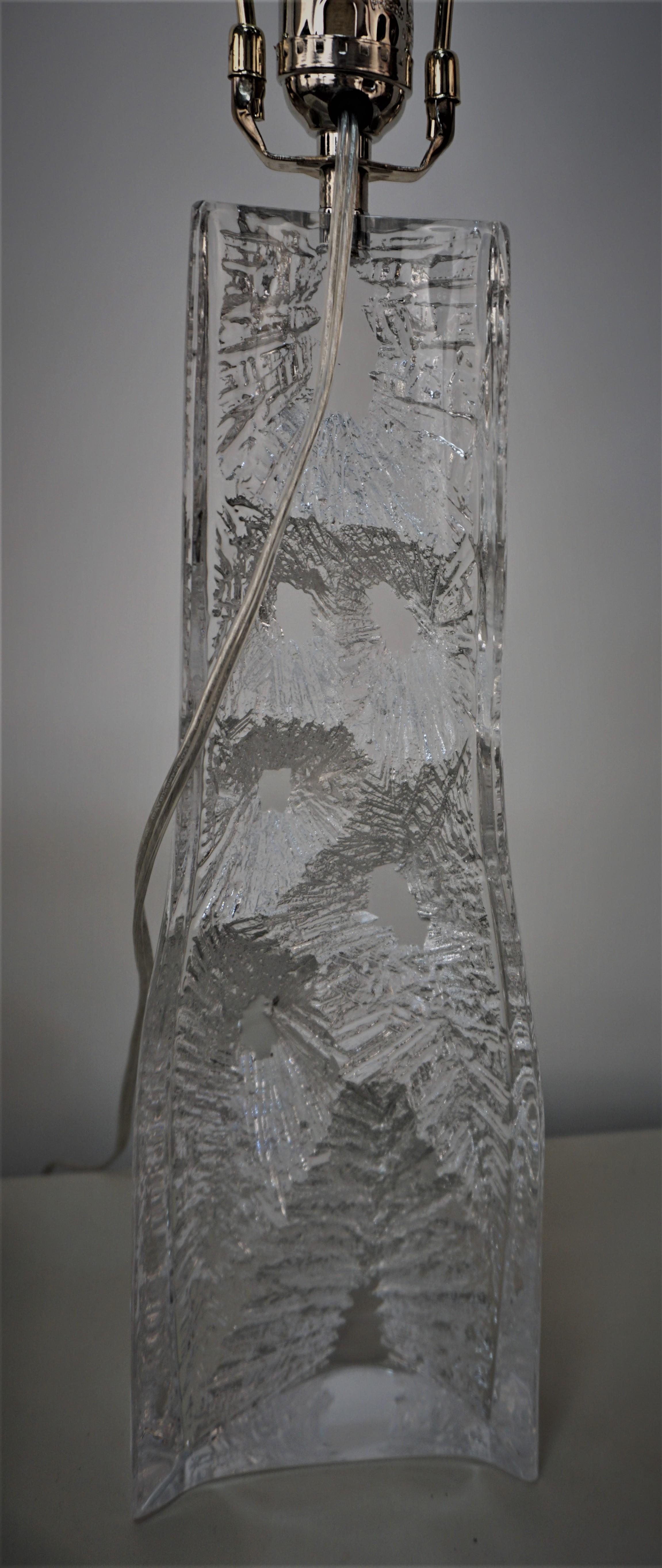 Daum Abstract Design Crystal Table Lamp In Good Condition In Fairfax, VA