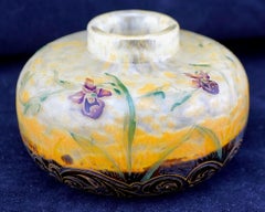 Daum Vase aus säuregeätztem Spinnenwebe und emaillierter Orchidee