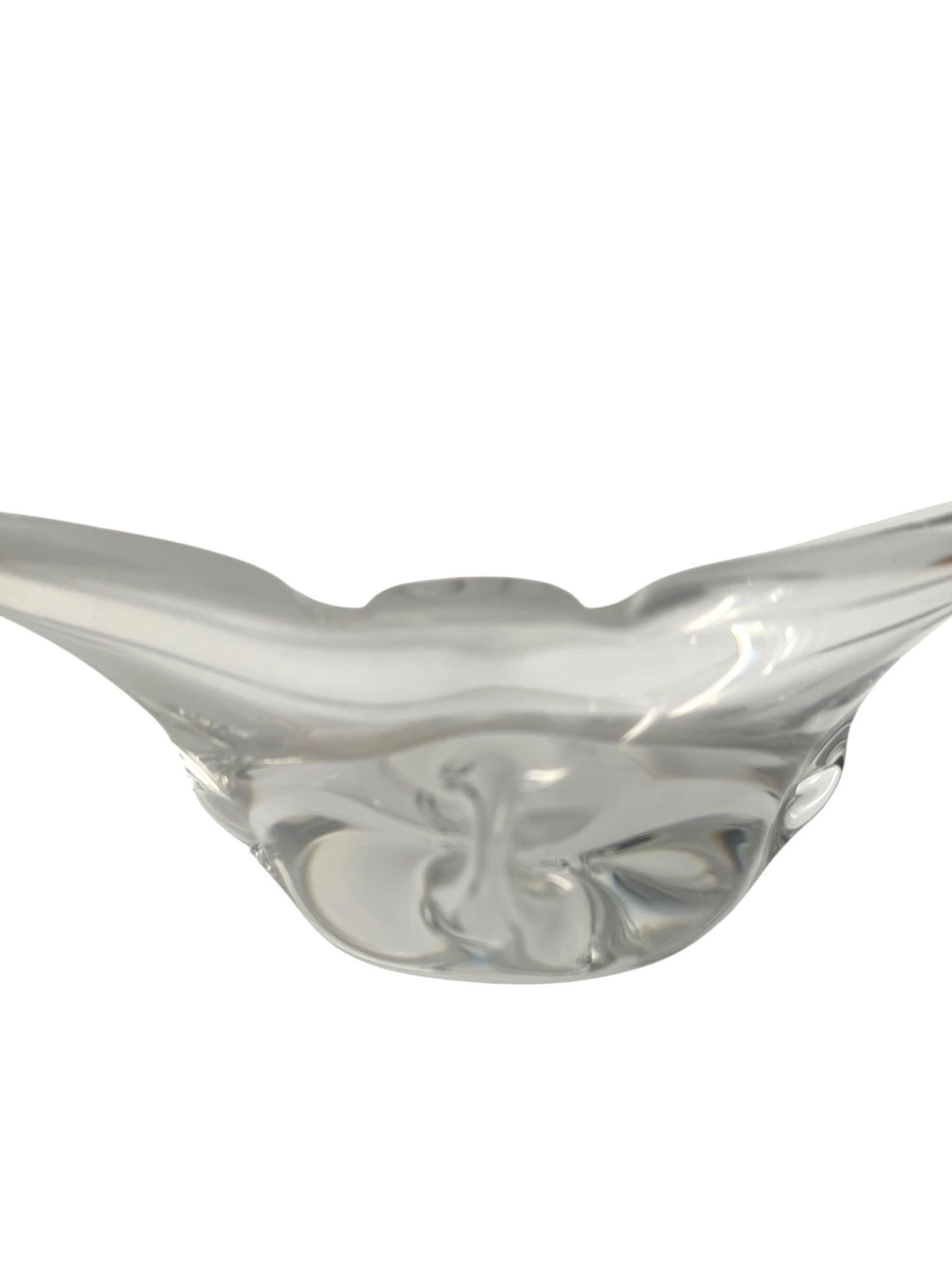 Daum (after) - Sculptural crystal Bowl, Dish, Centerpiece or Vide-Poche - France For Sale 1