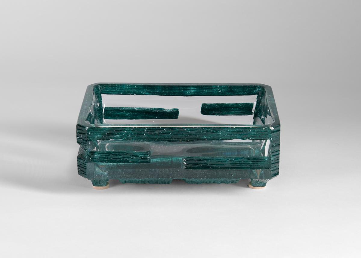 Signiert auf der Seite.

In Übereinstimmung mit der Ästhetik von zerkleinerten oder verdichteten Metallen, die in der Bildhauerei der Mitte des Jahrhunderts auftaucht, versuchen diese Werke dennoch, die Bewegung selbst zu vermitteln, als ob sie alle