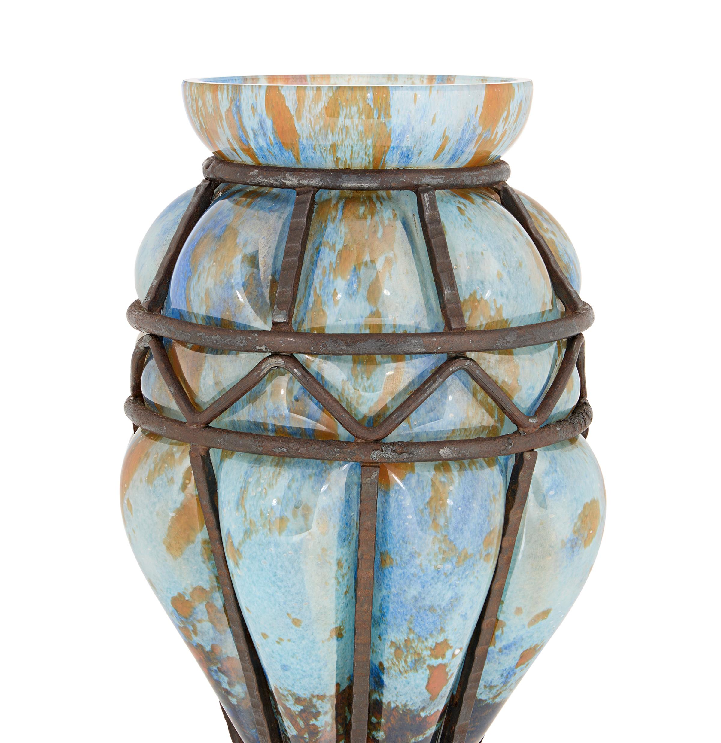 Daum und Majorelle Vase in Blau und Orange (Art déco) im Angebot