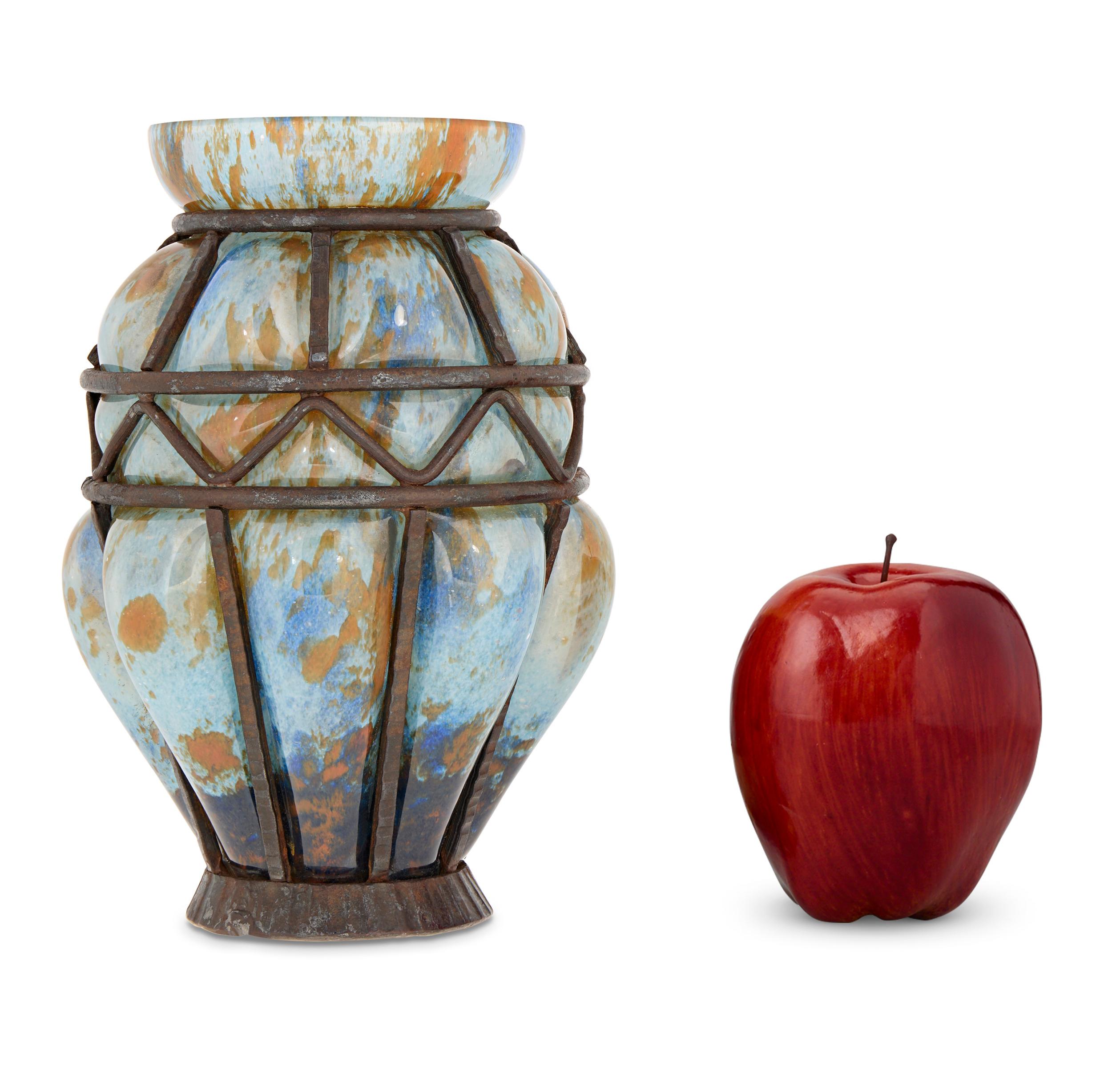Daum und Majorelle Vase in Blau und Orange im Zustand „Gut“ im Angebot in New Orleans, LA