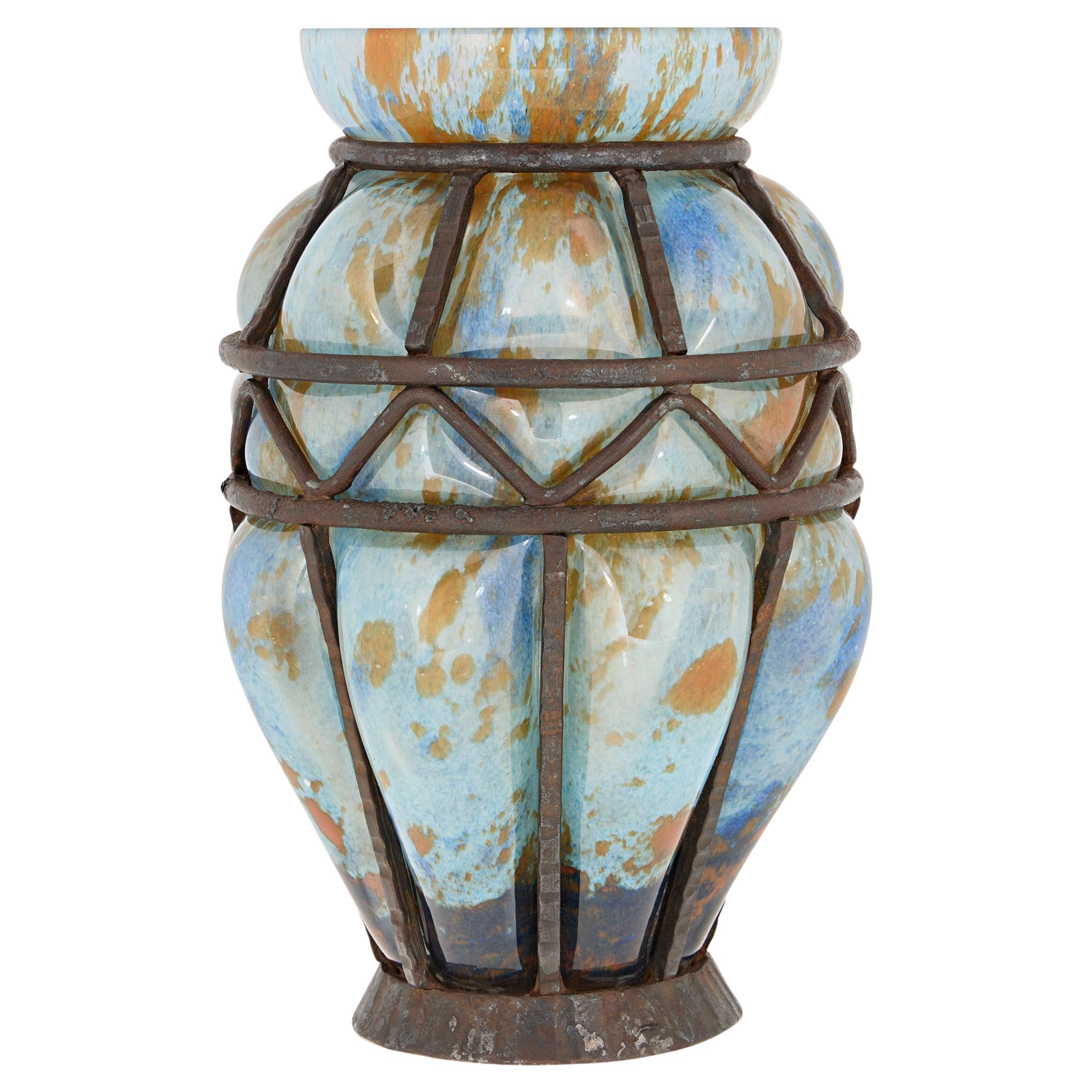 Daum und Majorelle Vase in Blau und Orange im Angebot