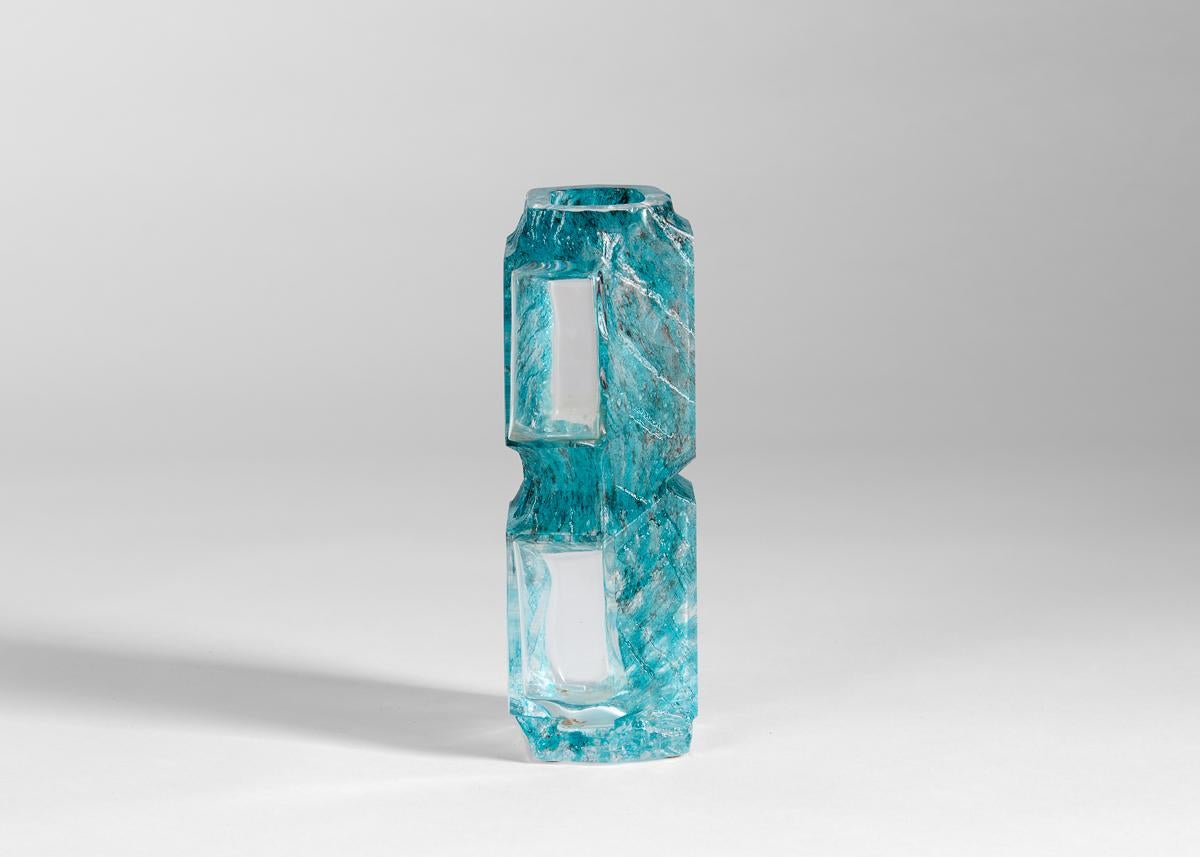 Signé sur le côté.

En accord avec l'esthétique des métaux écrasés ou compactés que l'on retrouve dans la sculpture du milieu du siècle dernier, ces pièces cherchent néanmoins à transmettre le mouvement lui-même, comme si elles représentaient toutes