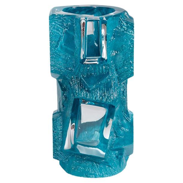 Signé sur le côté.

En accord avec l'esthétique des métaux écrasés ou compactés que l'on retrouve dans la sculpture du milieu du siècle dernier, ces pièces cherchent néanmoins à transmettre le mouvement lui-même, comme si elles représentaient toutes