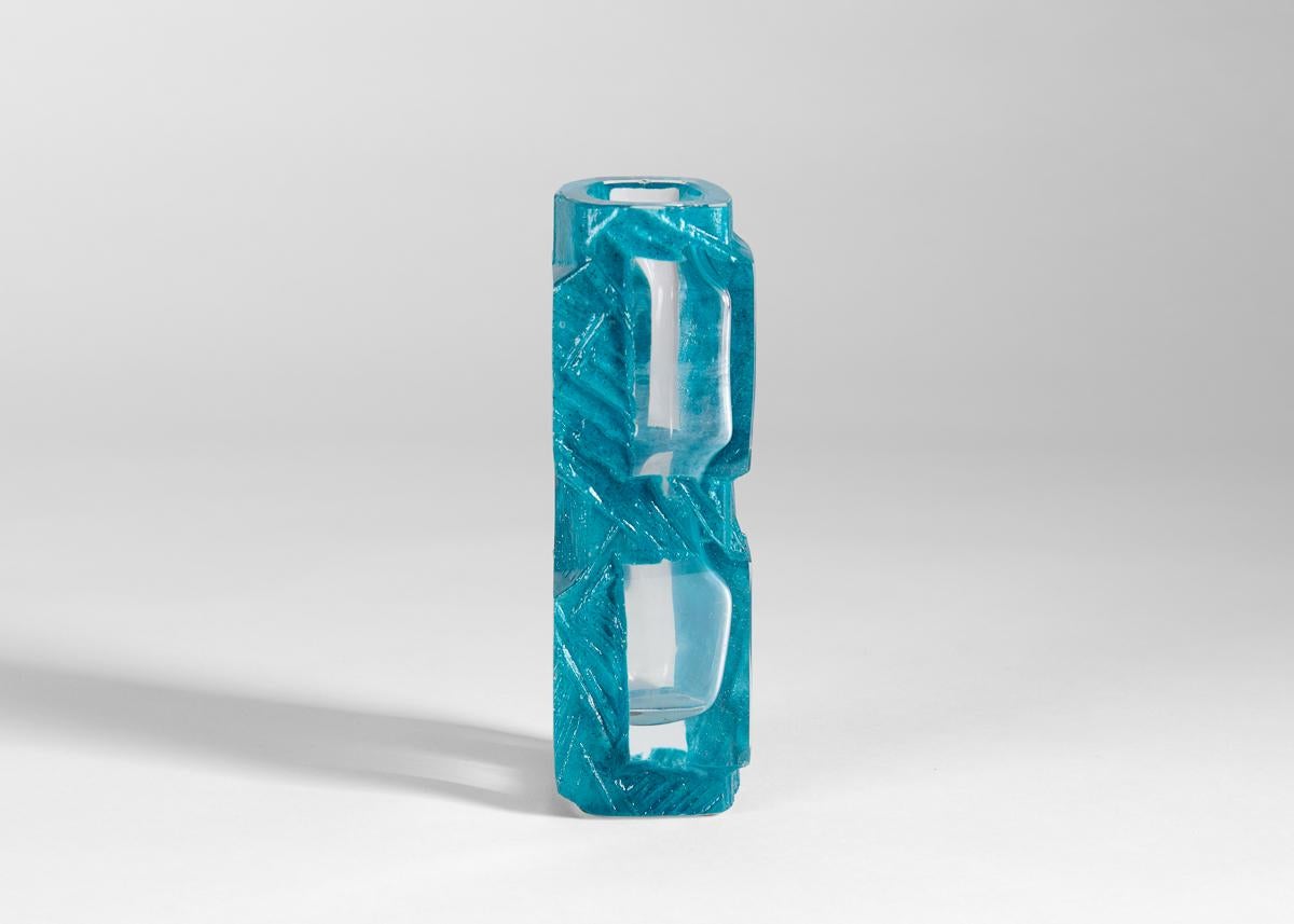 Signé sur le côté.

En accord avec l'esthétique des métaux écrasés ou compactés que l'on retrouve dans la sculpture du milieu du siècle dernier, ces pièces cherchent néanmoins à transmettre le mouvement lui-même, comme si elles représentaient toutes