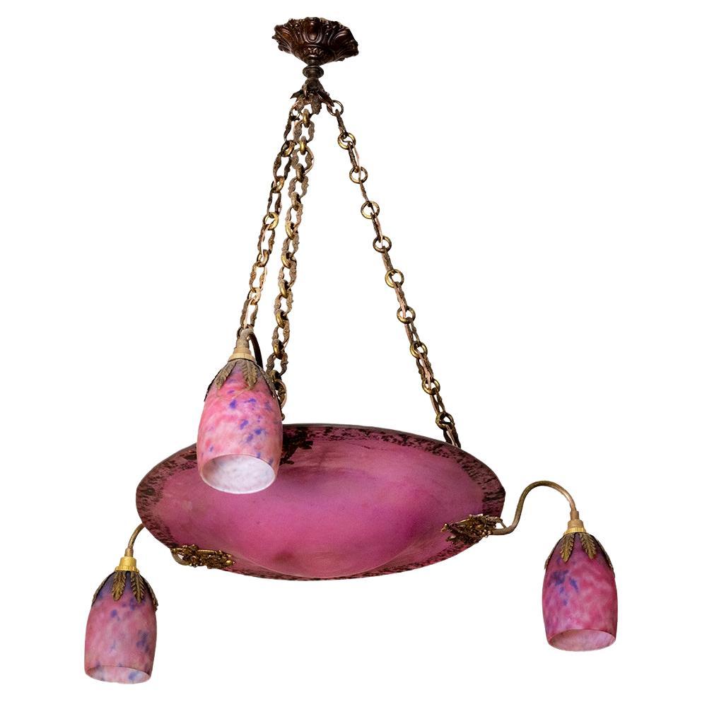Lampadario a sospensione in vetro rosa Daum Art Deco, 20° secolo in vendita