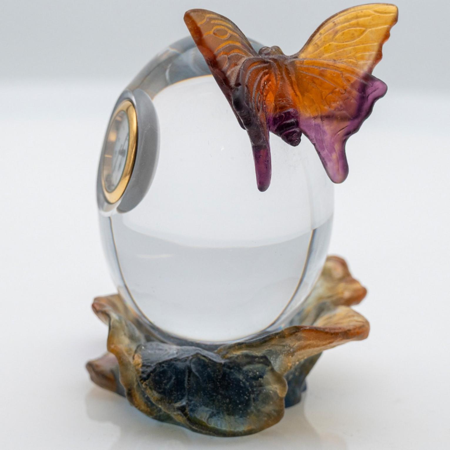 Français Daum Art Glass Butterfly Crystal Ball Decorative Objects for Objects, France en vente