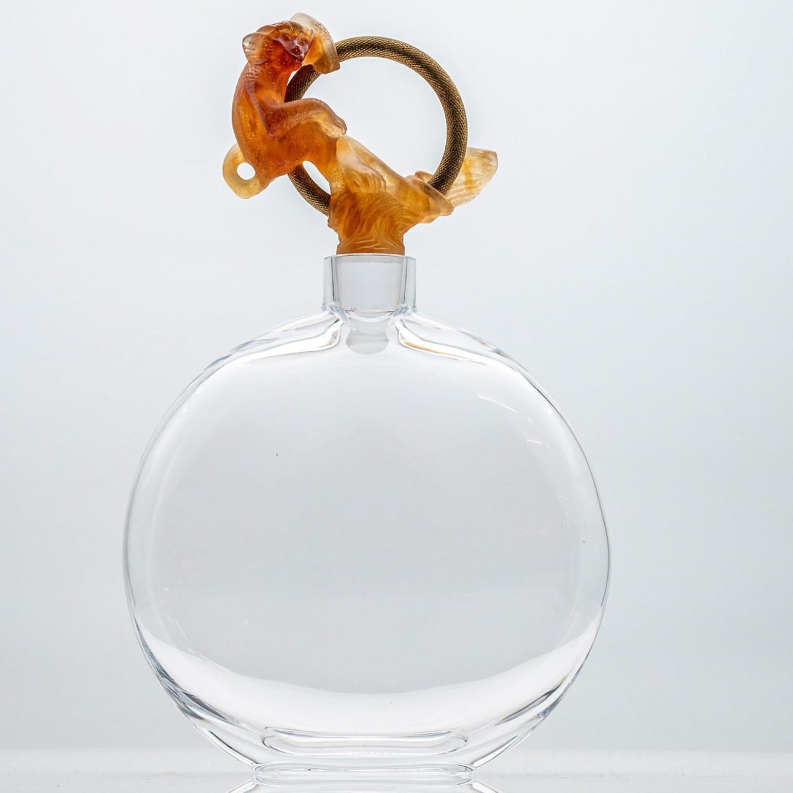 Lusso al massimo, caraffa in vetro di alta gamma con scimmia di Daum, Francia.

Una delicata caraffa di cristallo con una scimmia arancione in cima - realizzata in vetro artistico. Nella nostra collezione è presente anche una caraffa simile, vedi