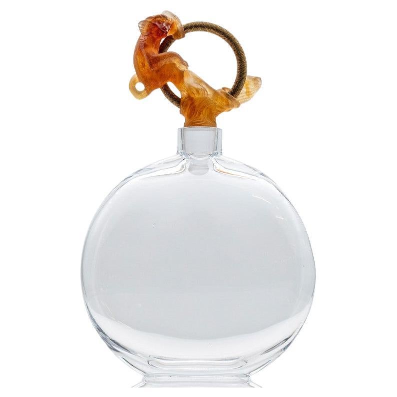 Caraffa in vetro artistico Daum con scimmia arancione, Francia in vendita