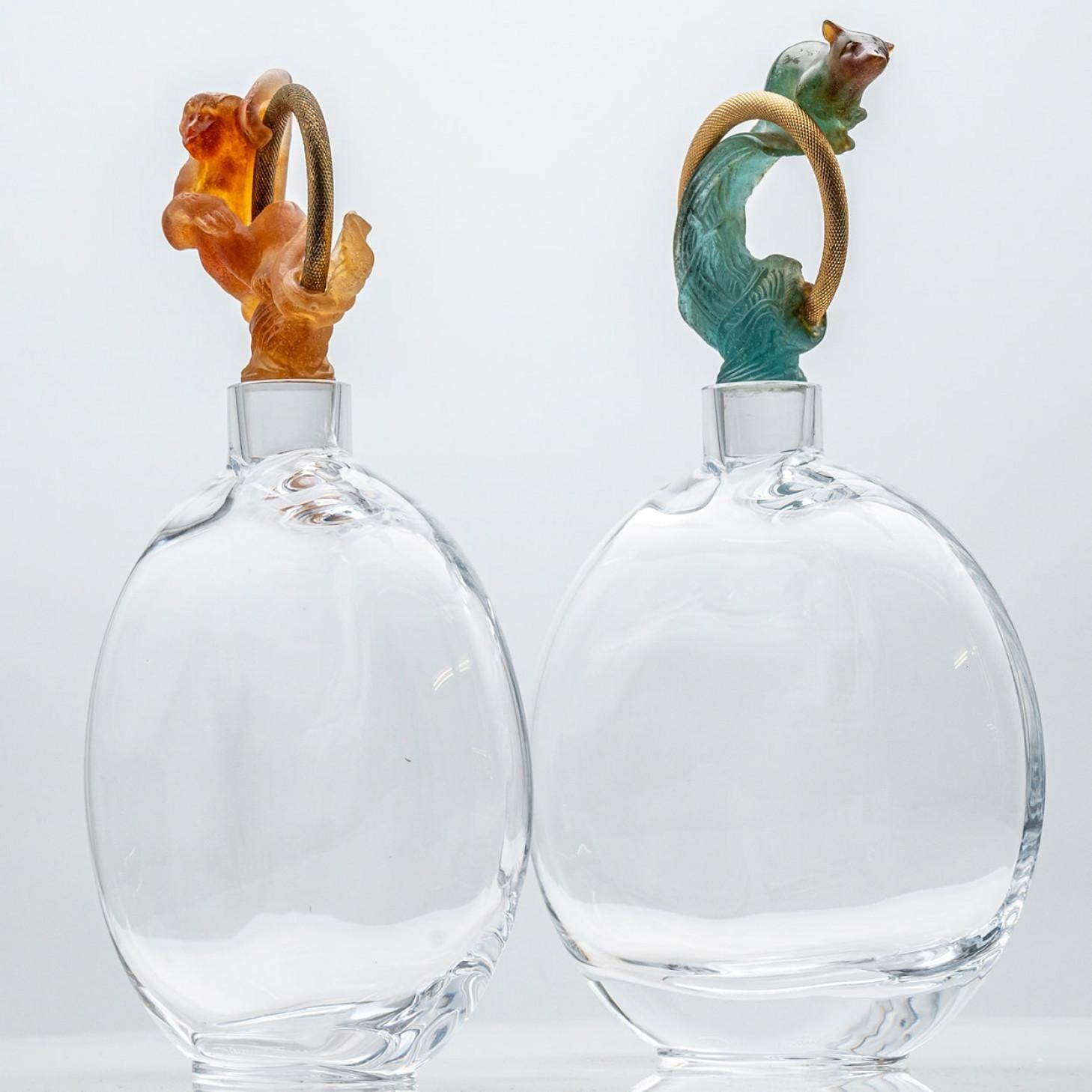 Fin du 20e siècle Carafe en verre d'art Daum avec souris sarcelle, France en vente