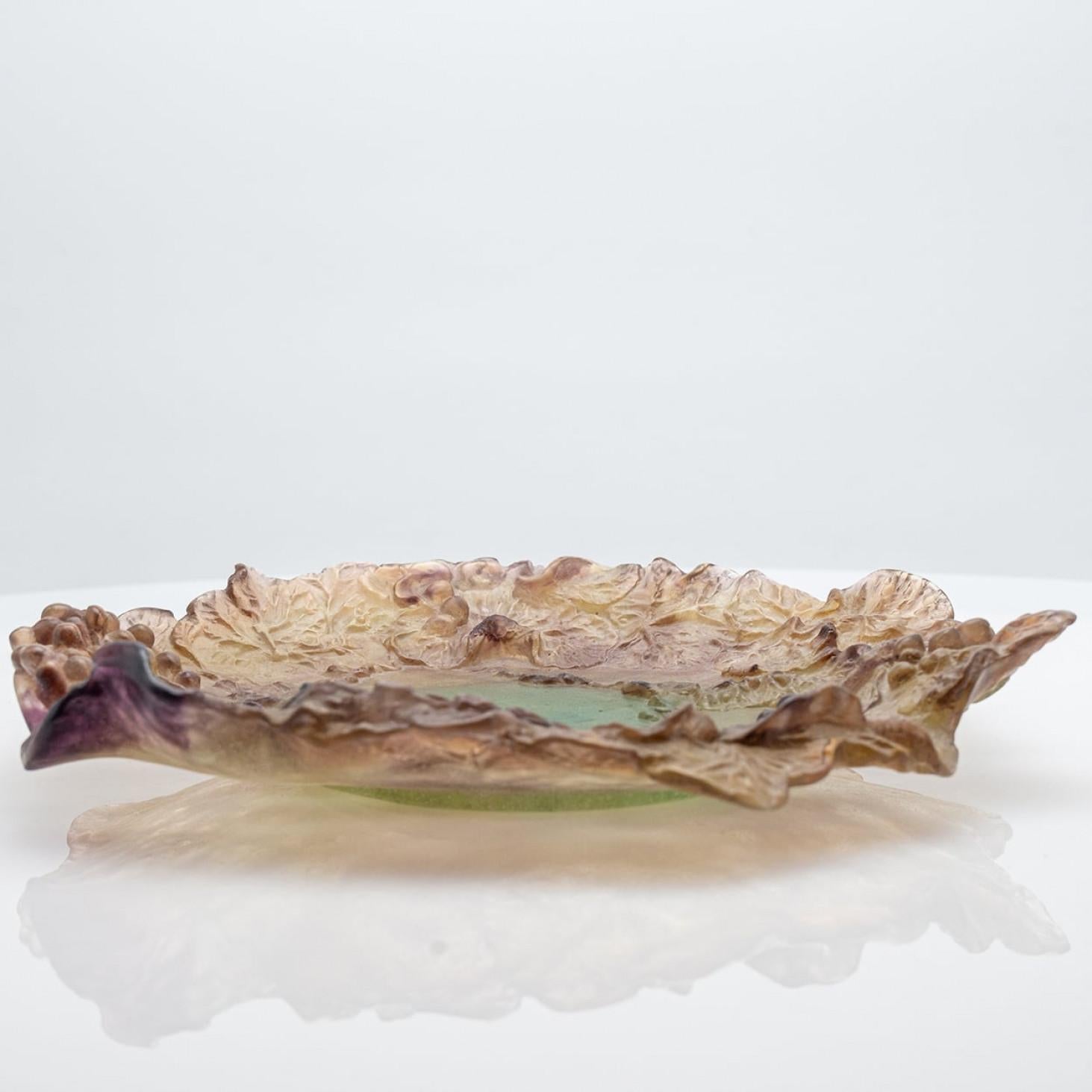 Daum Art Glass Dekorativer Teller, Grün und Lachs, Frankreich im Zustand „Gut“ im Angebot in Rijssen, NL