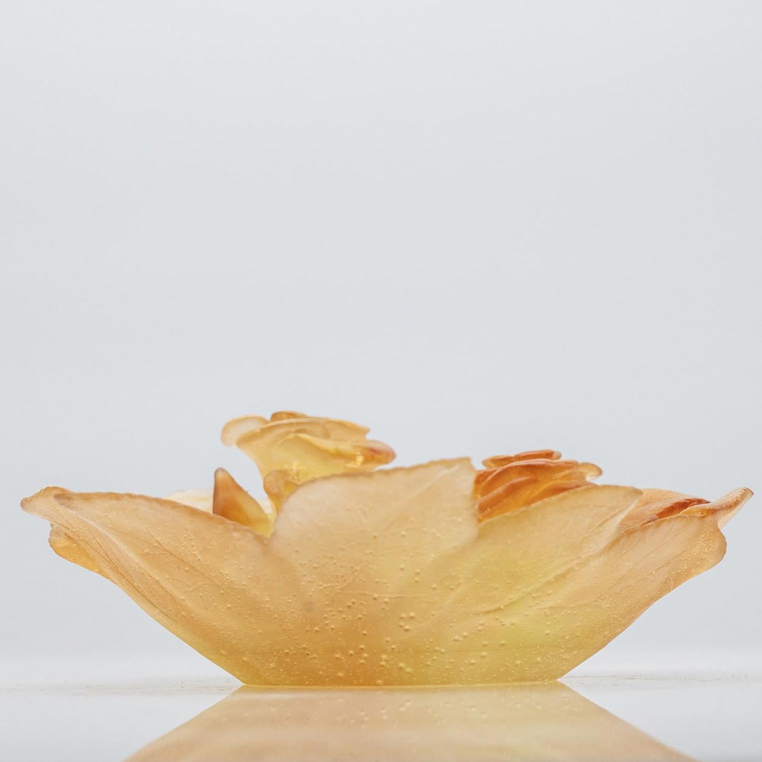 Vetro artistico Piatto decorativo in vetro Art Decor con rose d'ambra, Daum, Francia in vendita