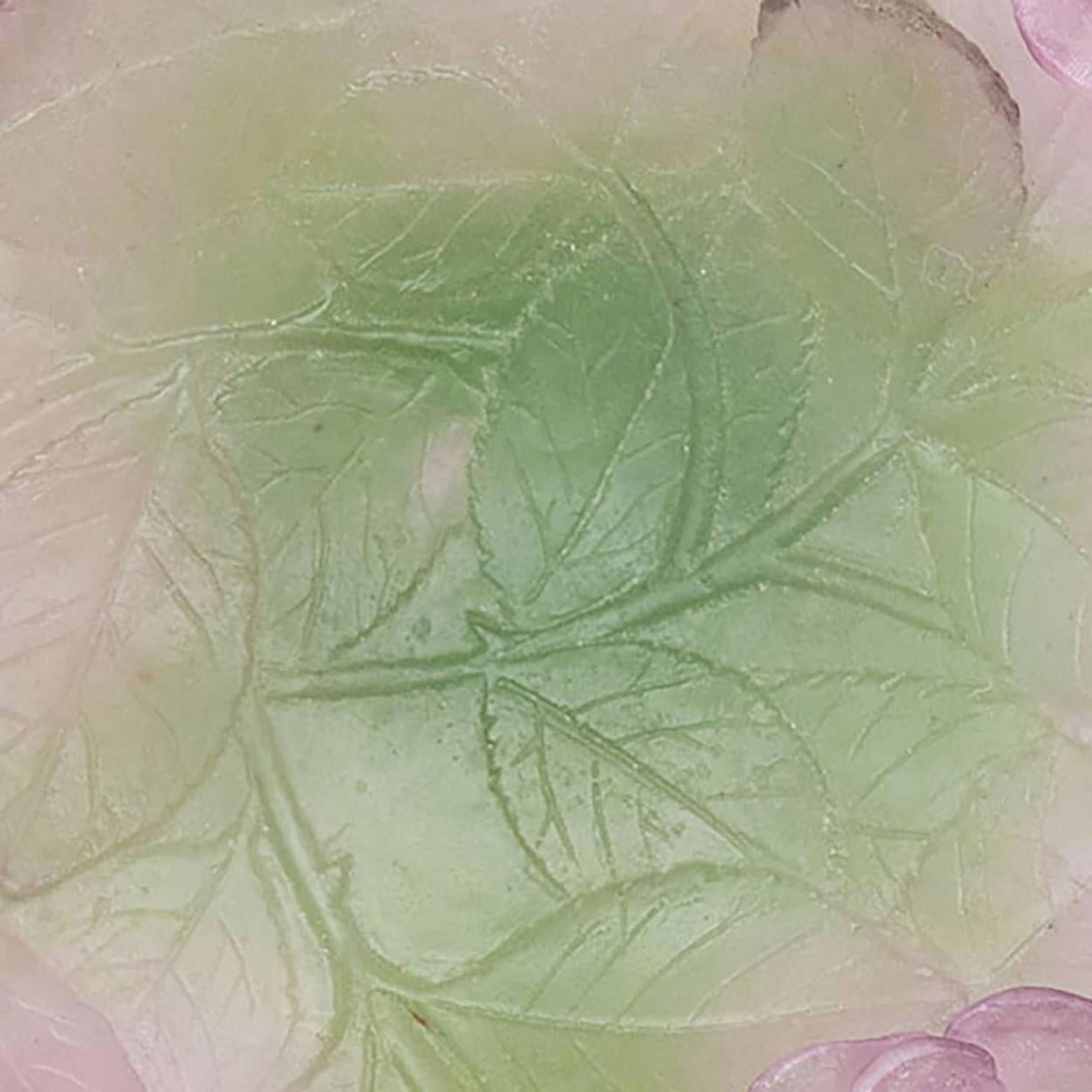 French Daum Art Glass Decorative Plate with roses, France For Sale