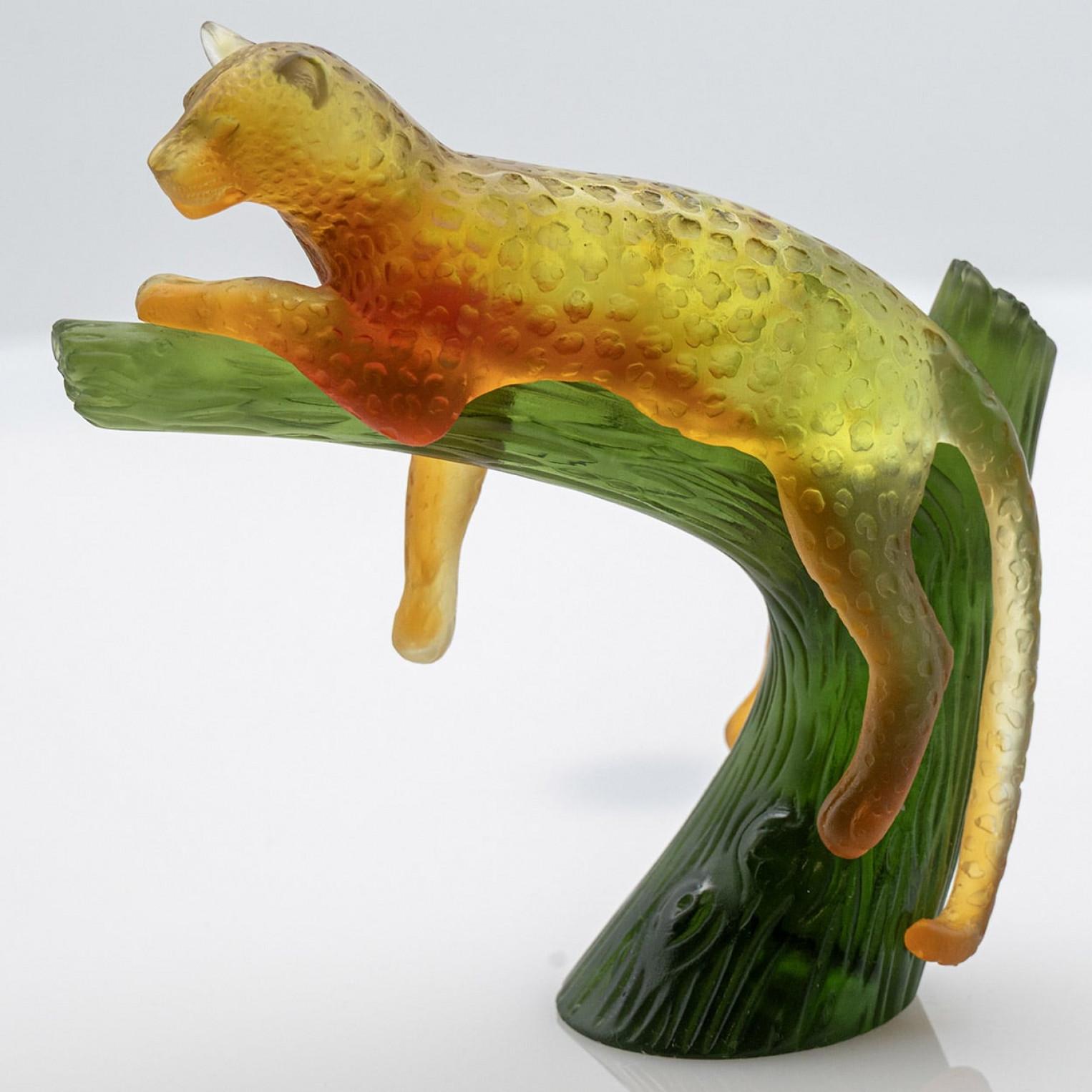 Moderno Scultura Panter su albero in vetro artistico Daum, Francia in vendita