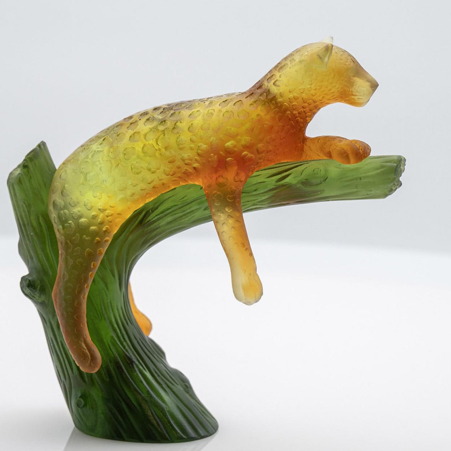 Fine XX secolo Scultura Panter su albero in vetro artistico Daum, Francia in vendita