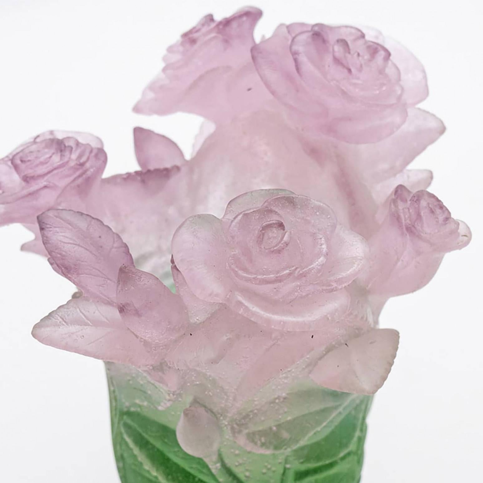 20ième siècle Daum Vase en verre d'art Roses Rose Vert, France en vente