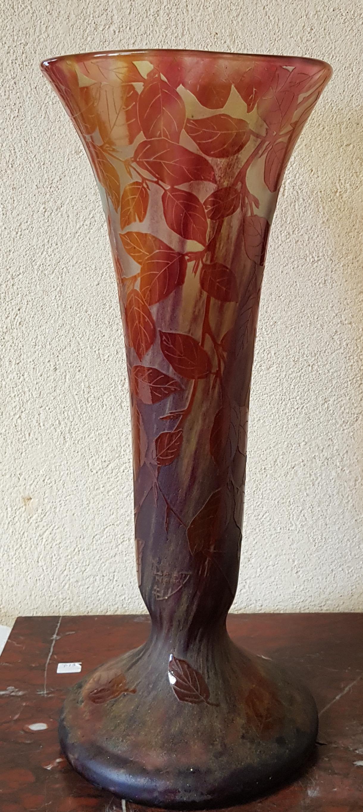 Daum: large glass trumpet vase with clear background and decoration with brown red vegetable motifs
Signed.