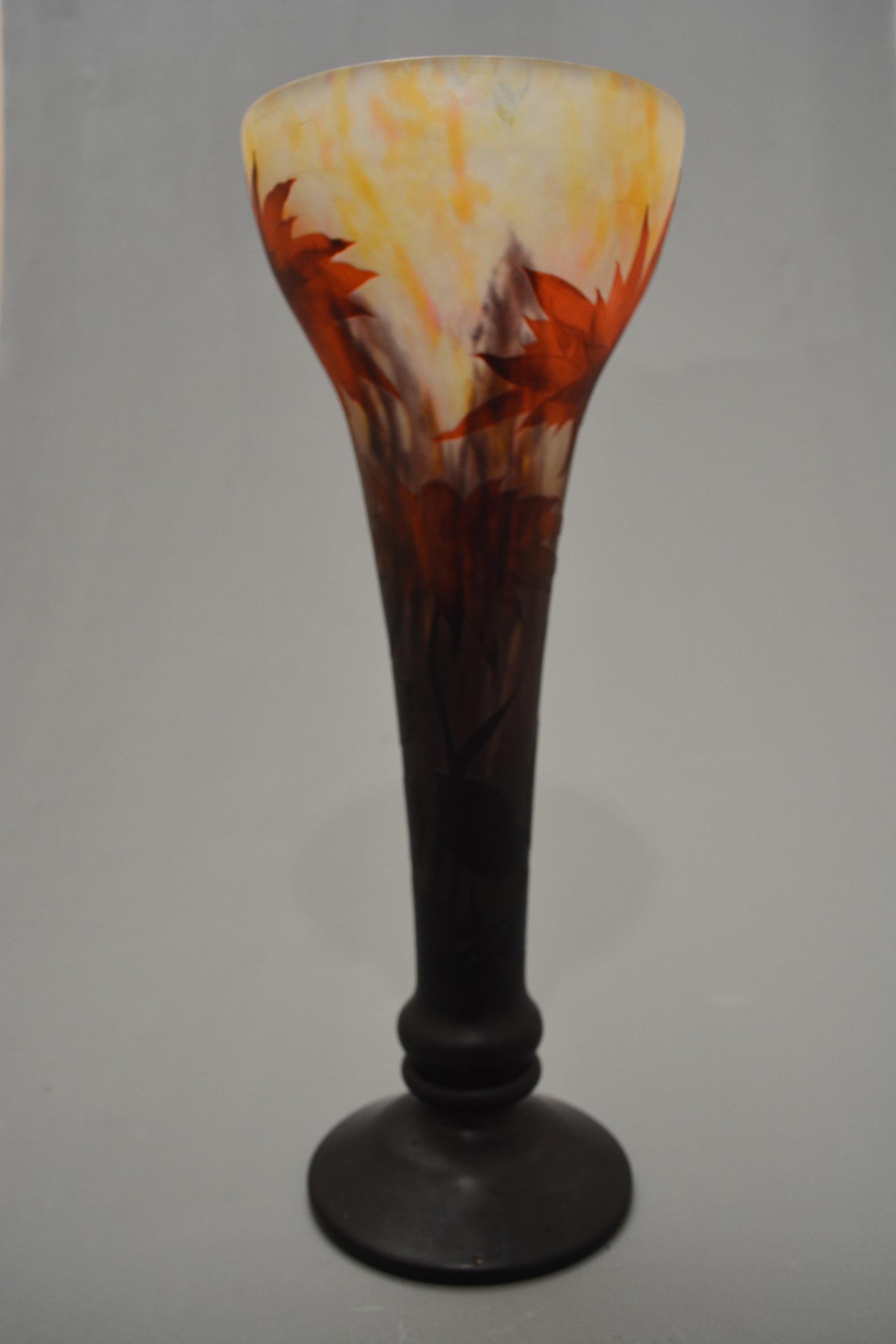 Double overlay glass vase of trumpet shape, the pink and violet-streaked translucent ground overlaid with red brown and purple etched with sunflowers.
Cameo signed Daum- Cross of Lorreine-Nancy-France.



  