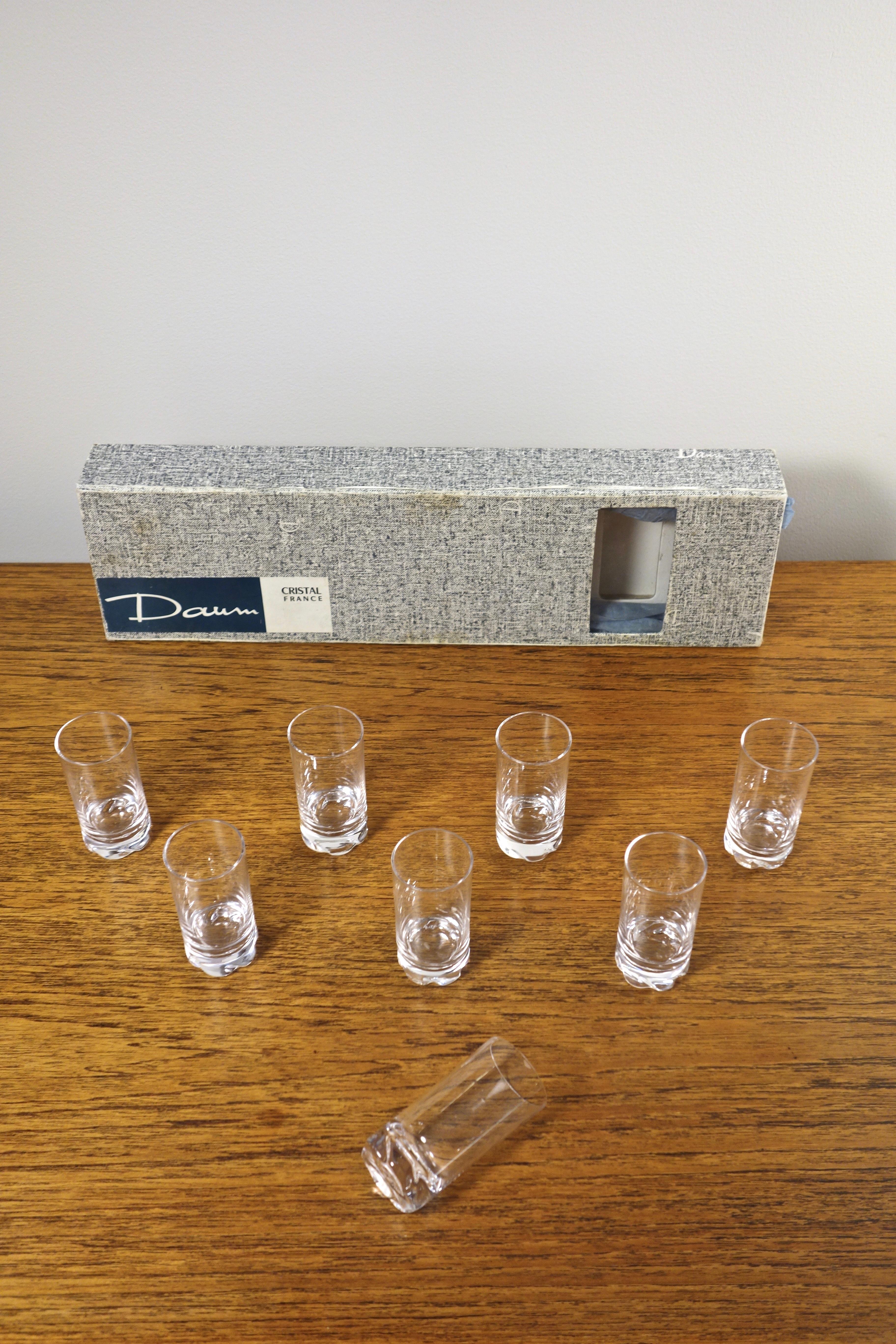 Ensemble de 8 verres à liqueur en cristal 