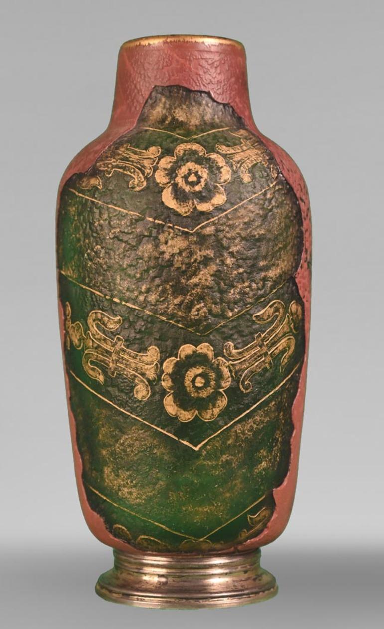 Napoleone III Fratelli DAUM, Vaso di vetro con leone rampante in vendita