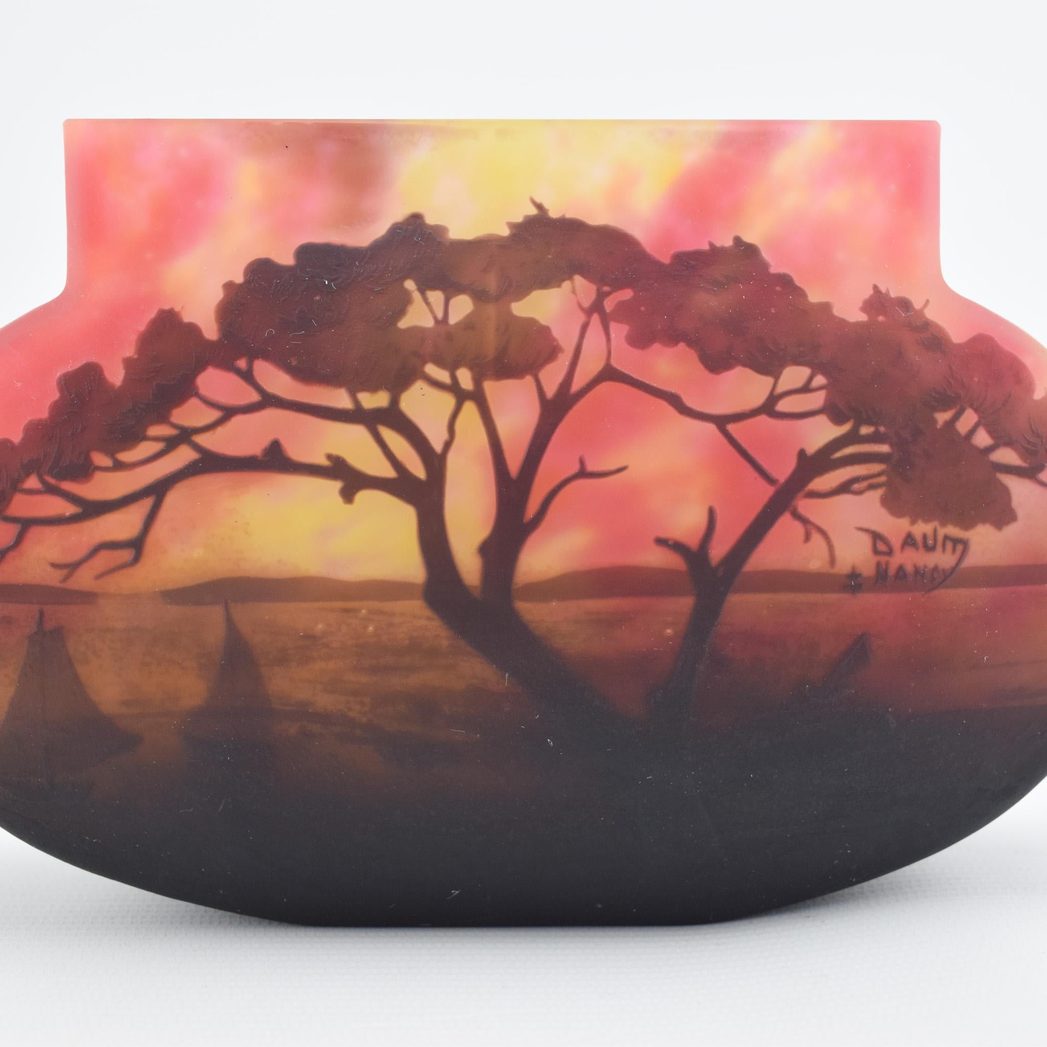 Vaso da paesaggio in vetro cammeo Daum C1910 in vendita 3