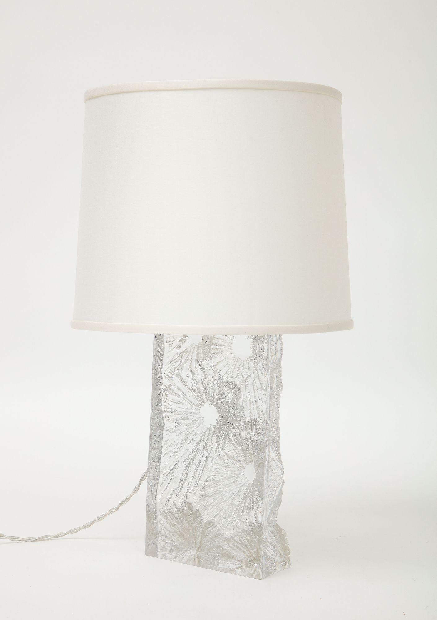 Daum „Chardon“ Bergkristall-Tischlampe mit  Florales Design/One  im Angebot 3