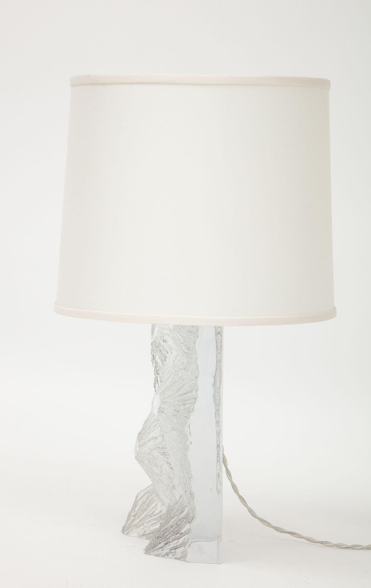 Daum „Chardon“ Bergkristall-Tischlampe mit  Florales Design/One  (Moderne der Mitte des Jahrhunderts) im Angebot