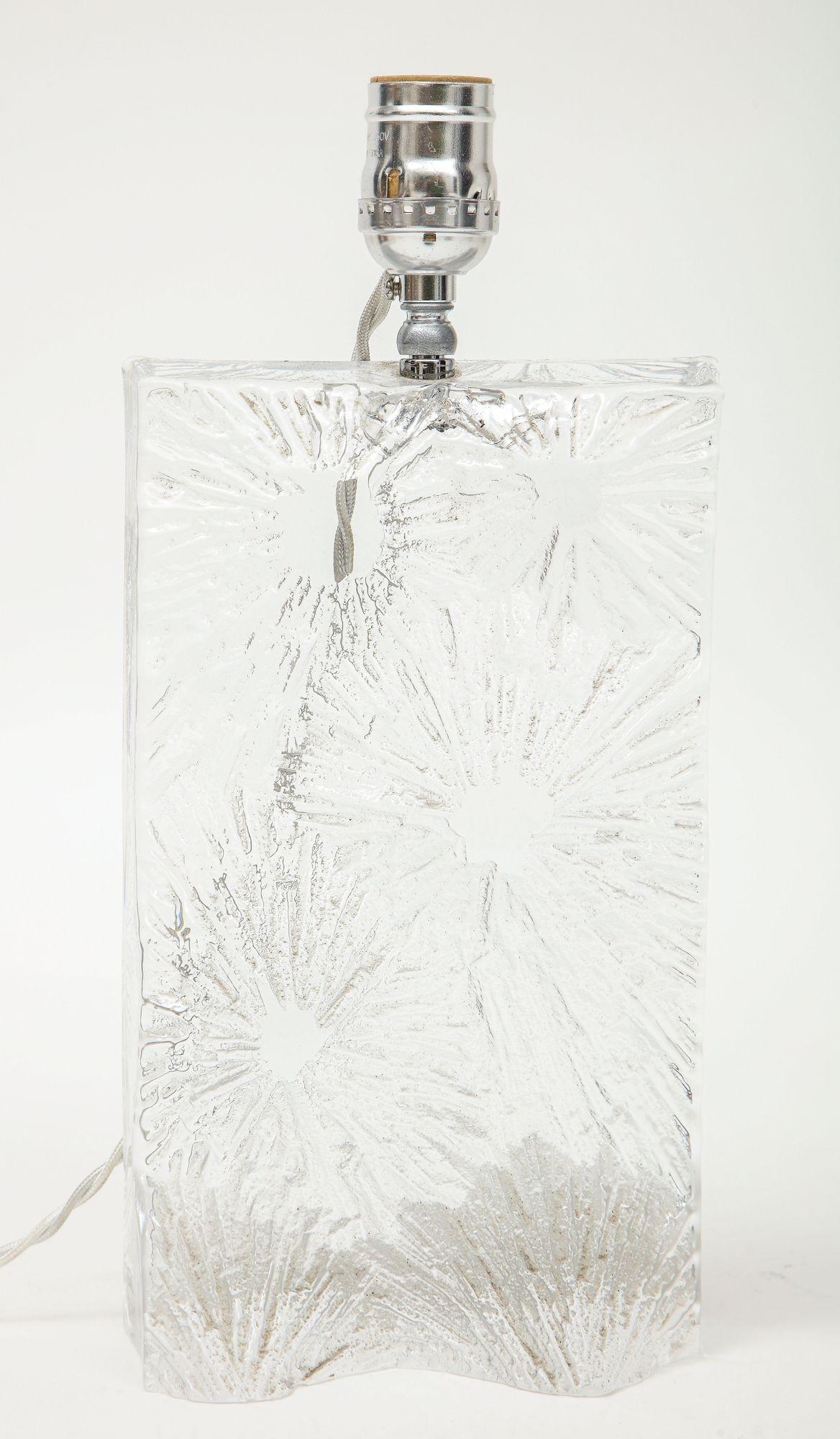 Daum „Chardon“ Bergkristall-Tischlampe mit  Florales Design/One  im Angebot 1
