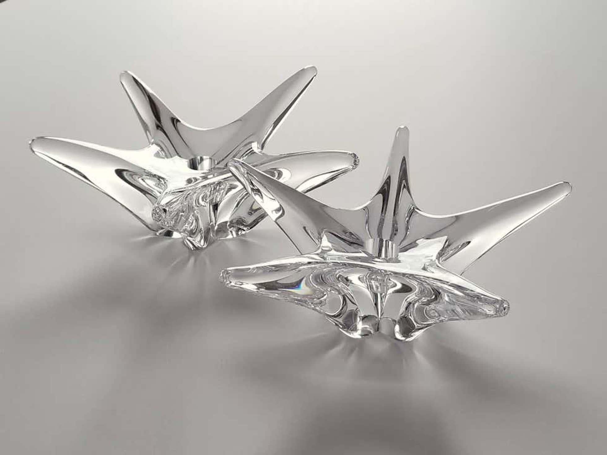 Sculptural pair of mouth blowed  art glass star shaped crystal colorless prime quality lead crystal candleholder from Daum Nancy France.
Refined and sculptural  starburst or starfish shaped form translucent glass candleholder with unmistakably