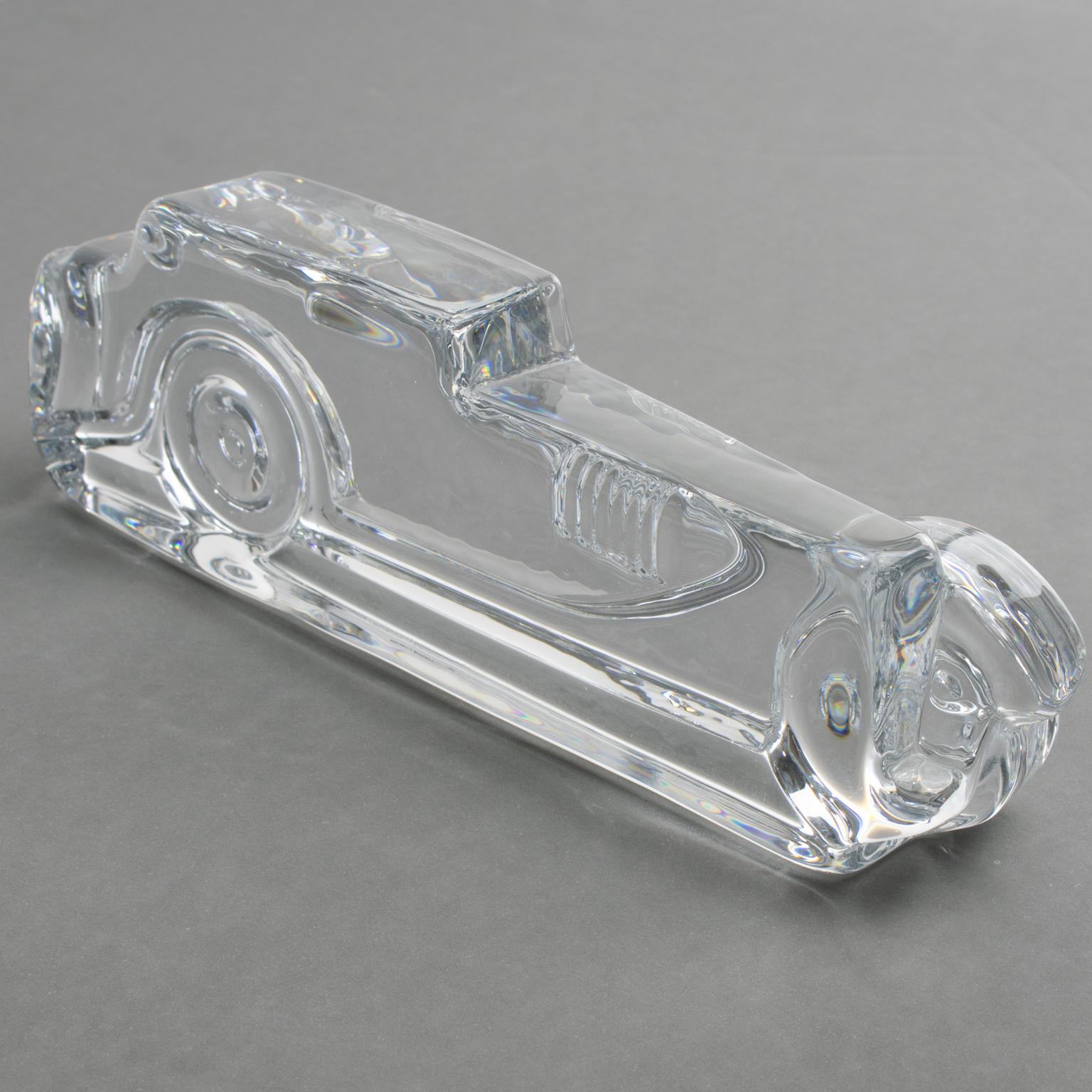 Presse-papier ou sculpture décorative en cristal de Marli avec voiture en relief en vente 4