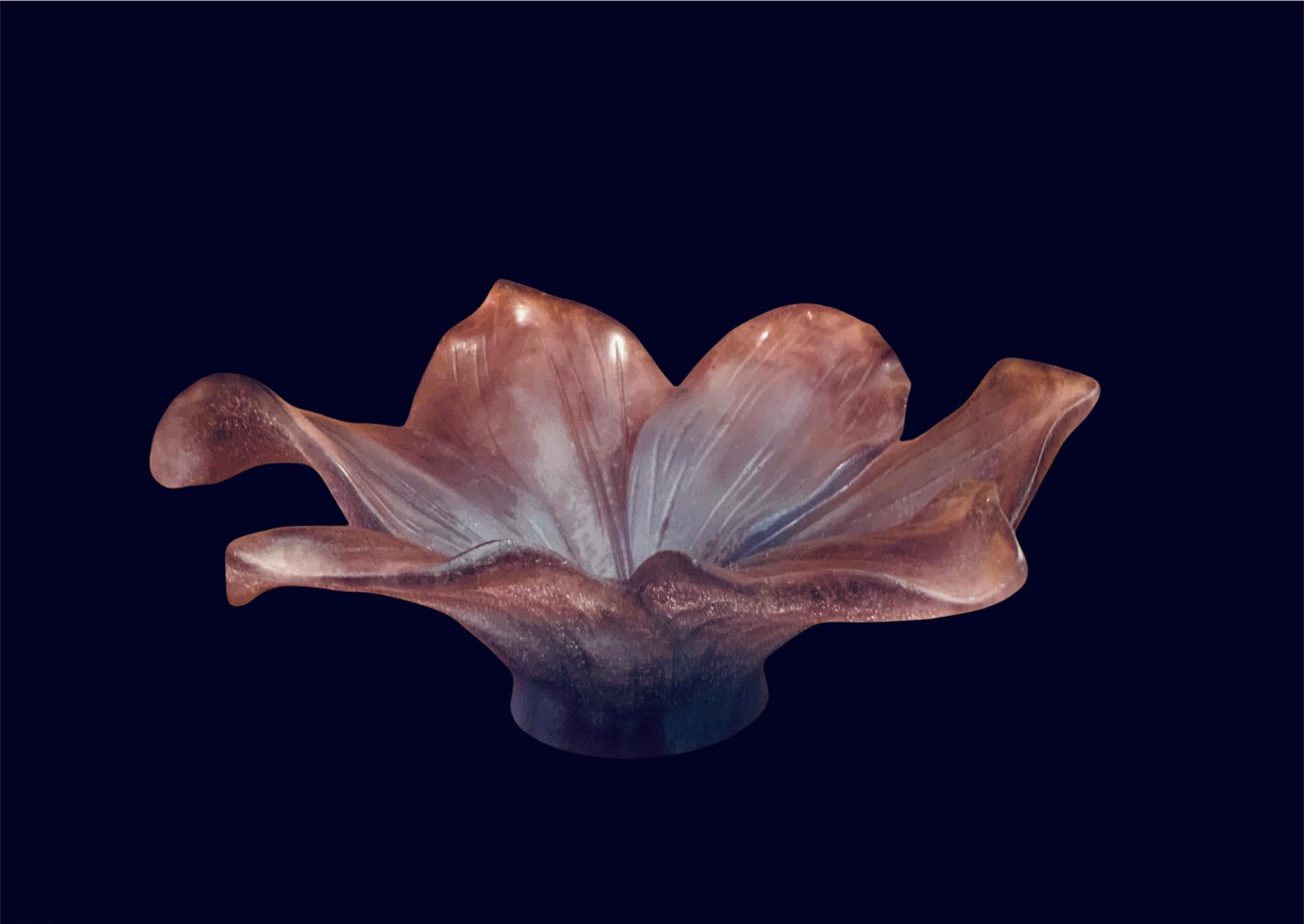 Daum Crystal Pate de Verre Amaryllis Flower Bowl In Good Condition In Guaynabo, PR
