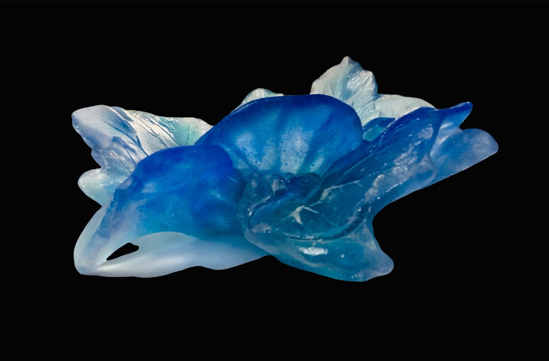 Blumenschale aus Pate de Verre-Kristall von Daum (Geformt) im Angebot