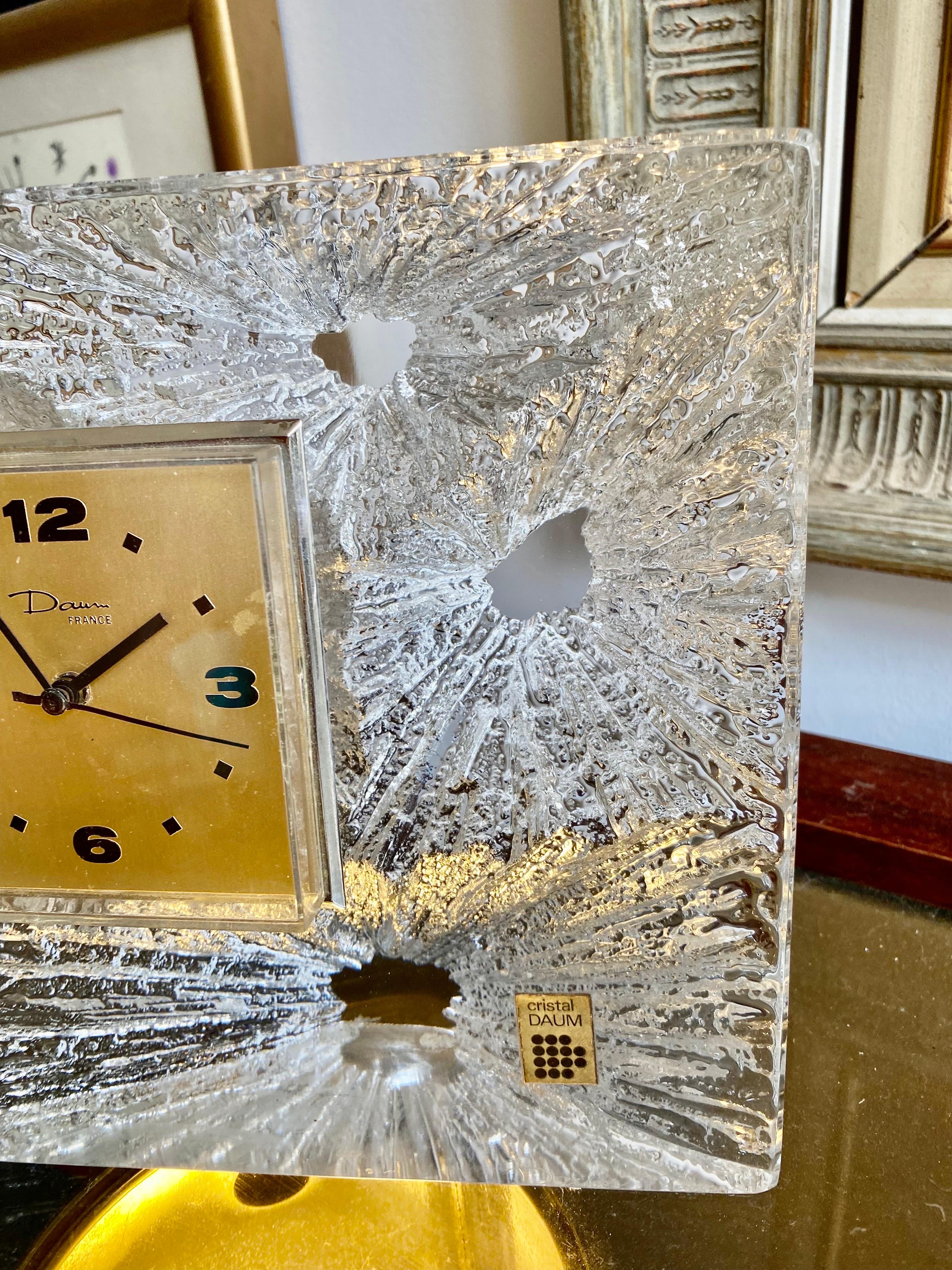 Mid-Century Modern Daum Crystal Table Clock from the 1950s, France For Sale