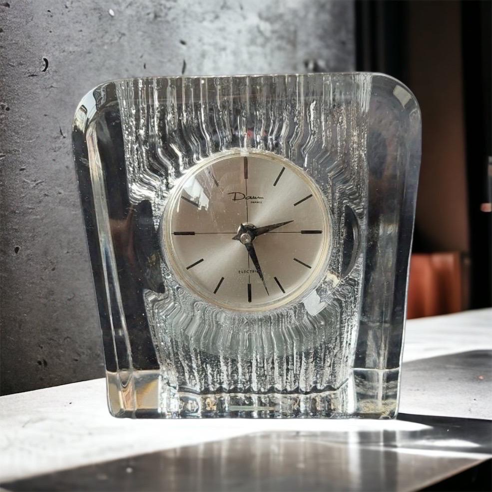 Daum :
Crystal table lamp by Daum with acid engraved motif, signed on the bottom and with original sticker ; 
Mechanism of the pendulum has just been revised and humiliated by a specialist! imperative before a purchase if the clock is more than 5